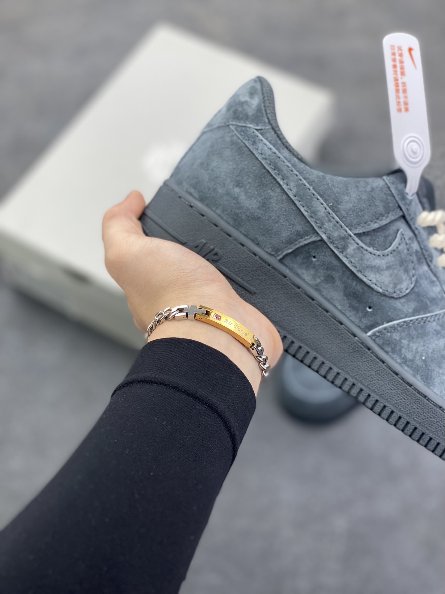 图片[6]-Nike Air Force 1 Low 空军一号低帮百搭休闲运动板鞋。柔软、弹性十足的缓震性能和出色的中底设计，横跨复古与现代的外型结合，造就出风靡全球三十多年的Force 1，直到今天还深受青睐。 货号：CW2288-001 尺码：36 36.5 37.5 38 38.5 39 40 40.5 41 42 42.5 43 44 44.5 45-选品中心