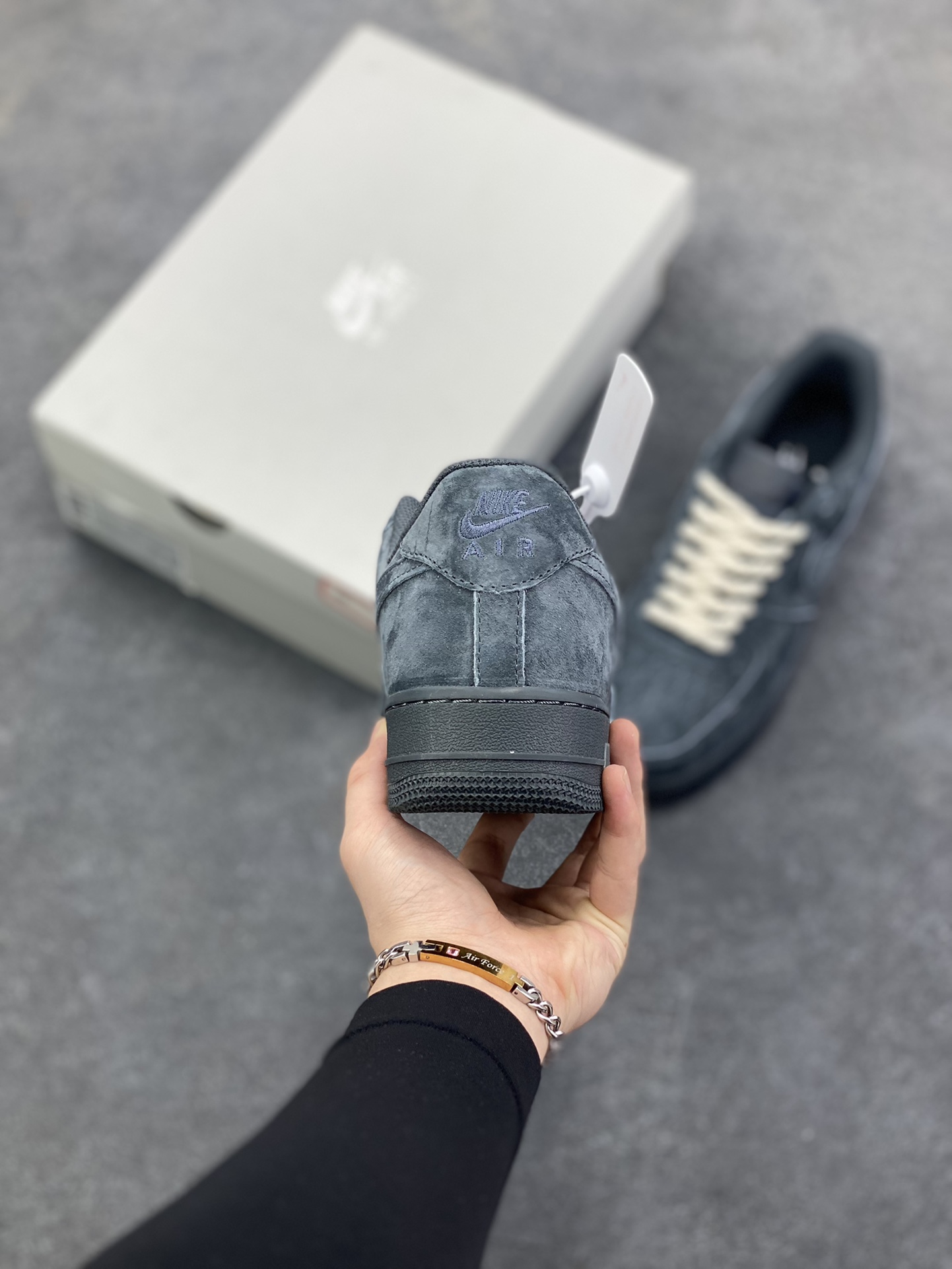 图片[4]-Nike Air Force 1 Low 空军一号低帮百搭休闲运动板鞋。柔软、弹性十足的缓震性能和出色的中底设计，横跨复古与现代的外型结合，造就出风靡全球三十多年的Force 1，直到今天还深受青睐。 货号：CW2288-001 尺码：36 36.5 37.5 38 38.5 39 40 40.5 41 42 42.5 43 44 44.5 45-选品中心