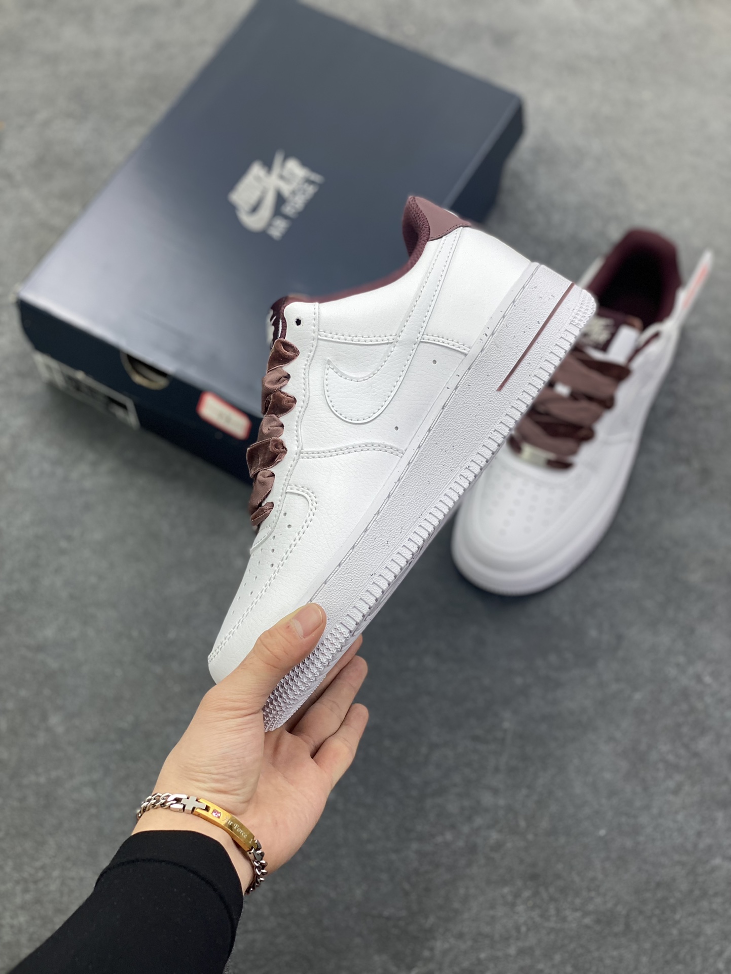 图片[3]-Nike Air Force 1 Low 白深棕 原楦头原纸板 打造纯正空军版型 专注外贸渠道 全掌内置蜂窝气垫 原盒配件 原厂中底钢印、拉帮完美 货号：HV4403-600 尺码：36 36.5 37.5 38 38.5 39 40 40.5 41 42 42.5 43 44 44.5 45-选品中心