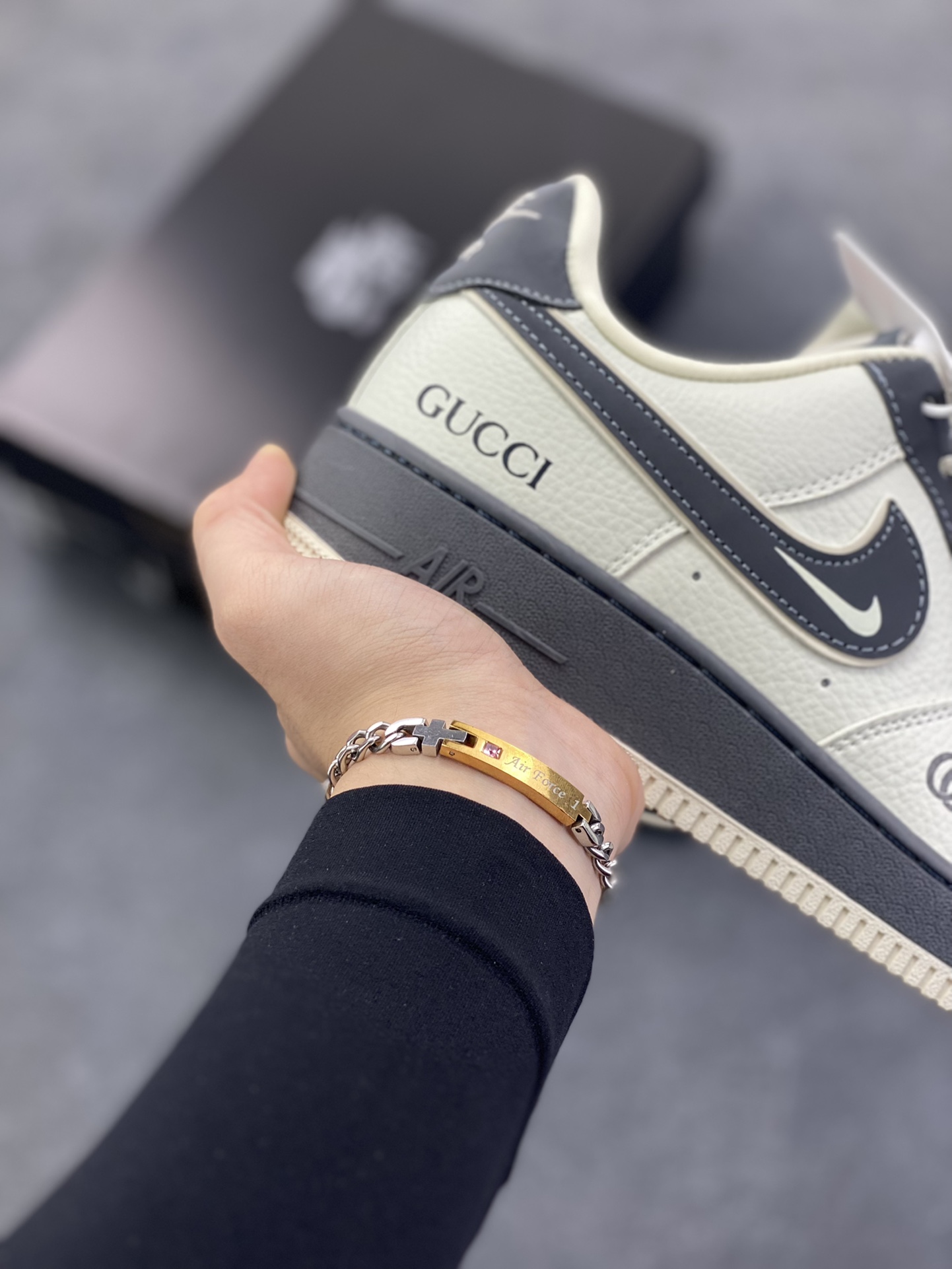 图片[6]-Nike Air Force 1 Low 空军一号低帮百搭休闲运动板鞋。柔软、弹性十足的缓震性能和出色的中底设计，横跨复古与现代的外型结合，造就出风靡全球三十多年的Force 1，直到今天还深受青睐。 货号：CW2288-001 尺码：39 40 40.5 41 42 42.5 43 44 45-选品中心