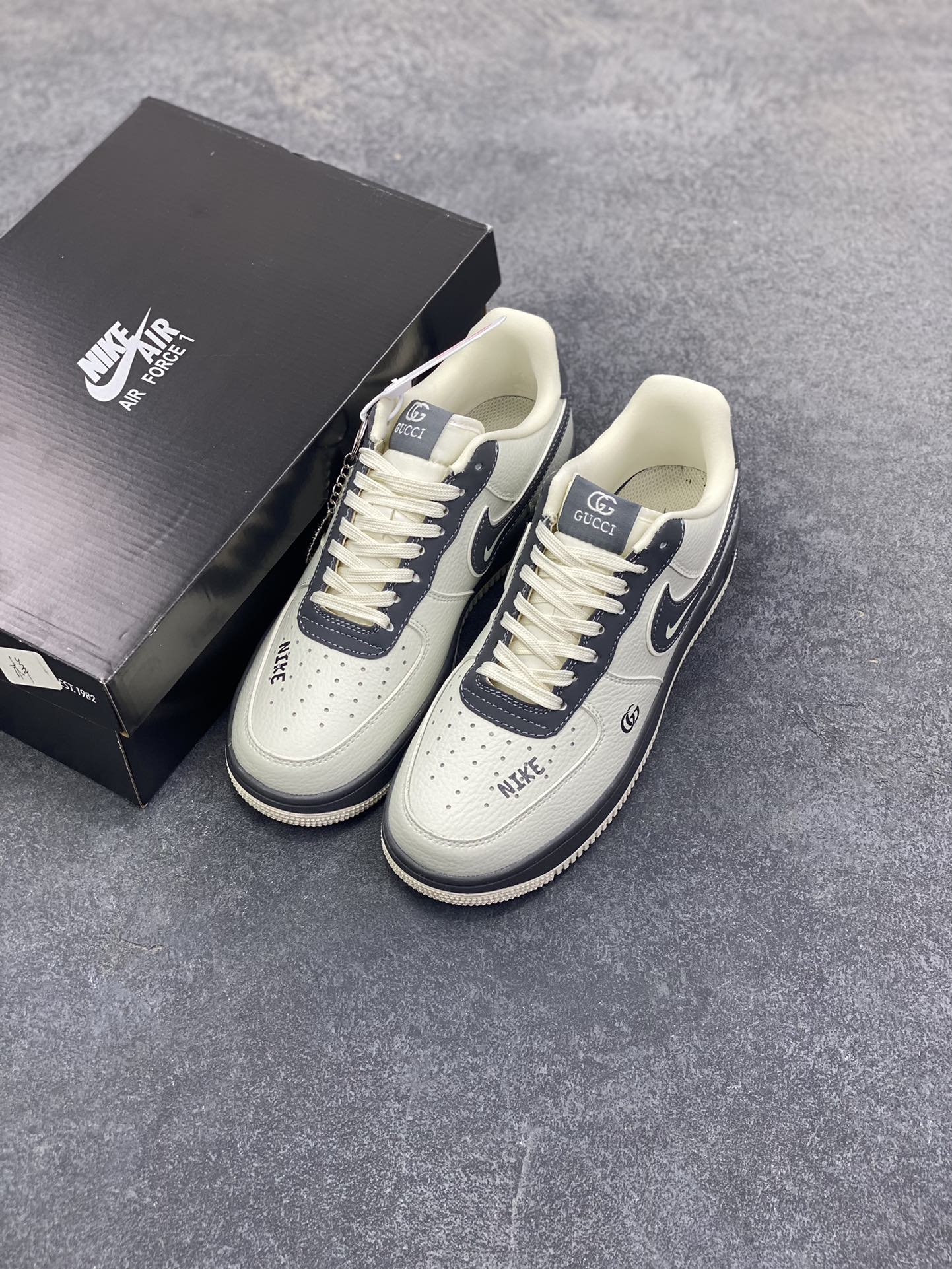 图片[8]-Nike Air Force 1 Low 空军一号低帮百搭休闲运动板鞋。柔软、弹性十足的缓震性能和出色的中底设计，横跨复古与现代的外型结合，造就出风靡全球三十多年的Force 1，直到今天还深受青睐。 货号：CW2288-001 尺码：39 40 40.5 41 42 42.5 43 44 45-选品中心