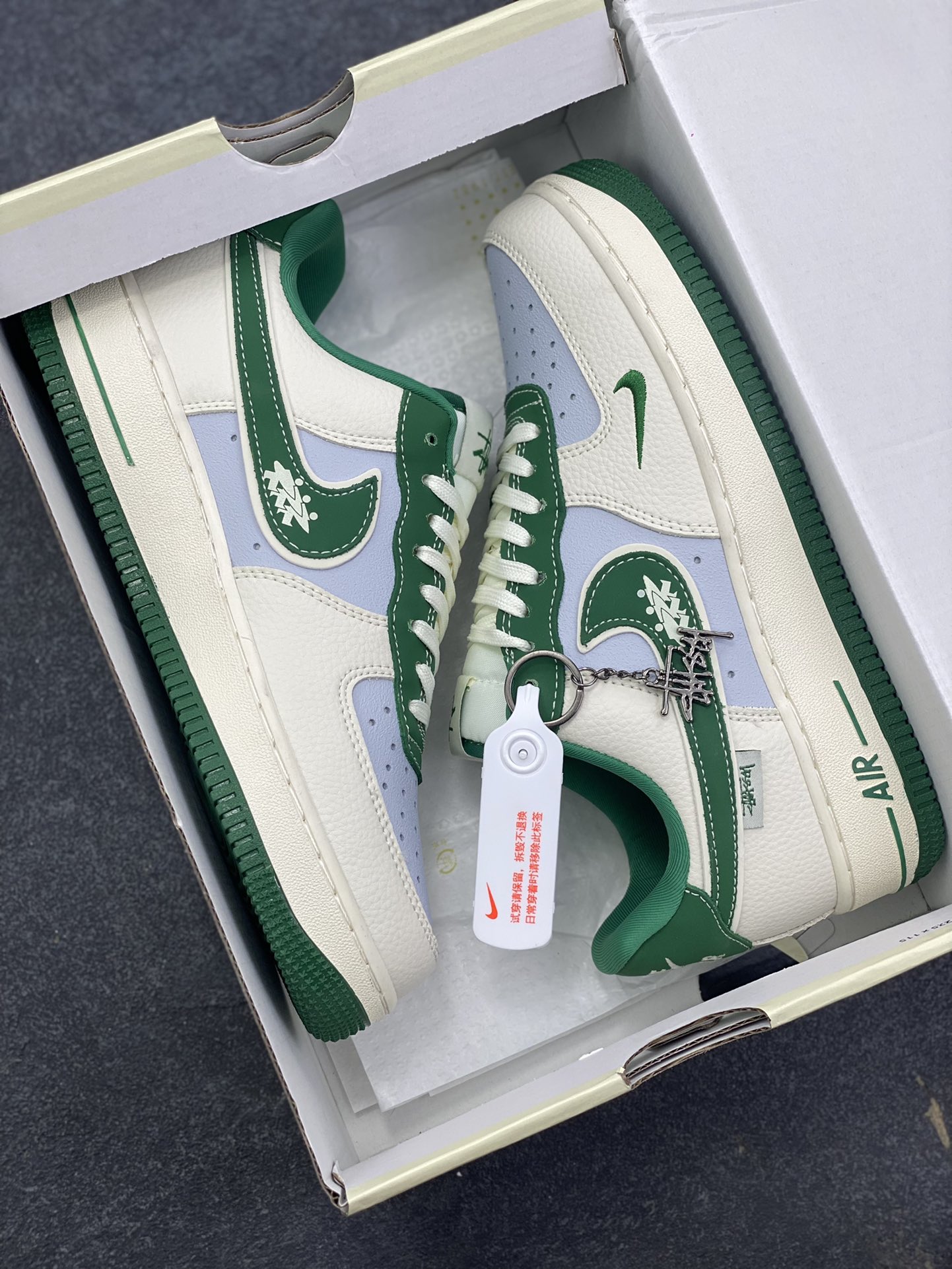 图片[9]-NIke Air Force 1 \’07 Low “斯图西联名——米绿勾”空军一号 低帮 运动鞋 休闲鞋 折边针车 工艺难度大 原楦头原纸板 原装鞋盒 定制五金配件 内置全掌气垫 原厂鞋底 货号：DD1982-305 尺码：36 36.5 37.5 38 38.5 39 40 40.5 41 42 42.5 43 44 44.5 45-选品中心