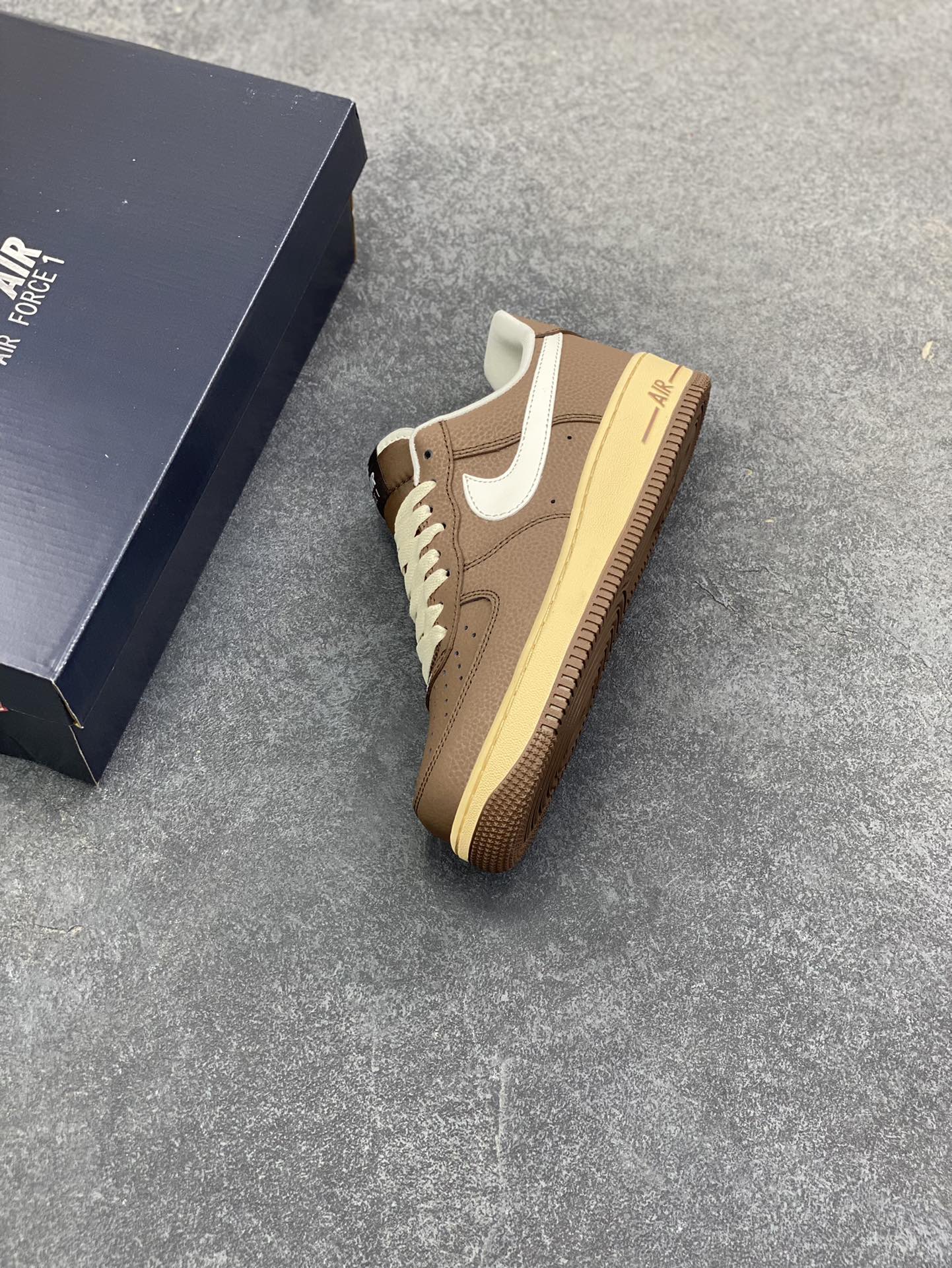 图片[7]-Air Force 1\’ 07 巧克力棕 原楦头原纸板 打造纯正空军版型 专注外贸渠道 全掌内置蜂窝气垫 #原盒配件 原厂中底钢印、拉帮完美 货号：FZ3592-259 尺码：36 36.5 37.5 38 38.5 39 40 40.5 41 42 42.5 43 44 44.5 45-选品中心