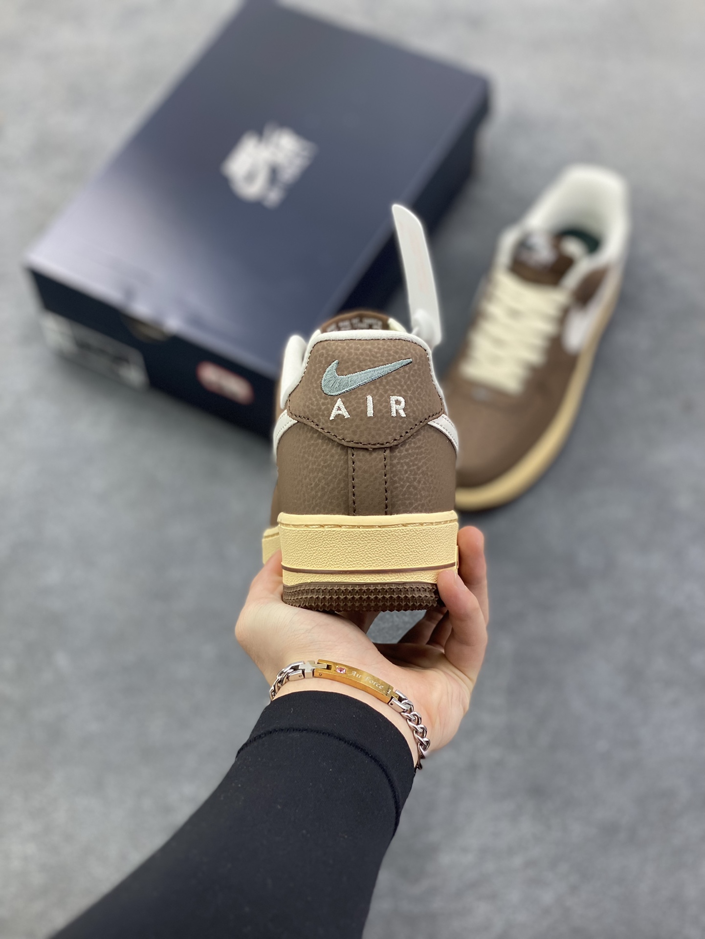 图片[4]-Air Force 1\’ 07 巧克力棕 原楦头原纸板 打造纯正空军版型 专注外贸渠道 全掌内置蜂窝气垫 #原盒配件 原厂中底钢印、拉帮完美 货号：FZ3592-259 尺码：36 36.5 37.5 38 38.5 39 40 40.5 41 42 42.5 43 44 44.5 45-选品中心