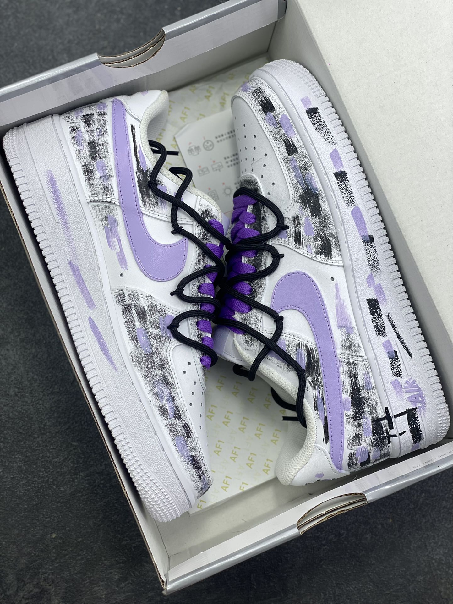 图片[9]-【定制球鞋】Nike Air Force 1 紫幻荆棘 哥特百搭清甜手绘减龄涂鸦 耐磨 低帮 板鞋 男女同款灰色工艺难度大 原楦头原纸板 原装鞋盒 定制五金配件 内置全掌气垫 原厂鞋底 货号：CW2288-111 尺码：36 36.5 37.5 38 38.5 39 40 40.5 41 42 42.5 43 44 44.5 45-选品中心