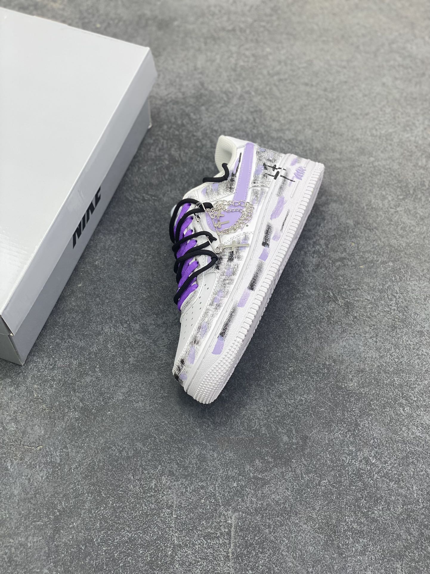 图片[7]-【定制球鞋】Nike Air Force 1 紫幻荆棘 哥特百搭清甜手绘减龄涂鸦 耐磨 低帮 板鞋 男女同款灰色工艺难度大 原楦头原纸板 原装鞋盒 定制五金配件 内置全掌气垫 原厂鞋底 货号：CW2288-111 尺码：36 36.5 37.5 38 38.5 39 40 40.5 41 42 42.5 43 44 44.5 45-选品中心