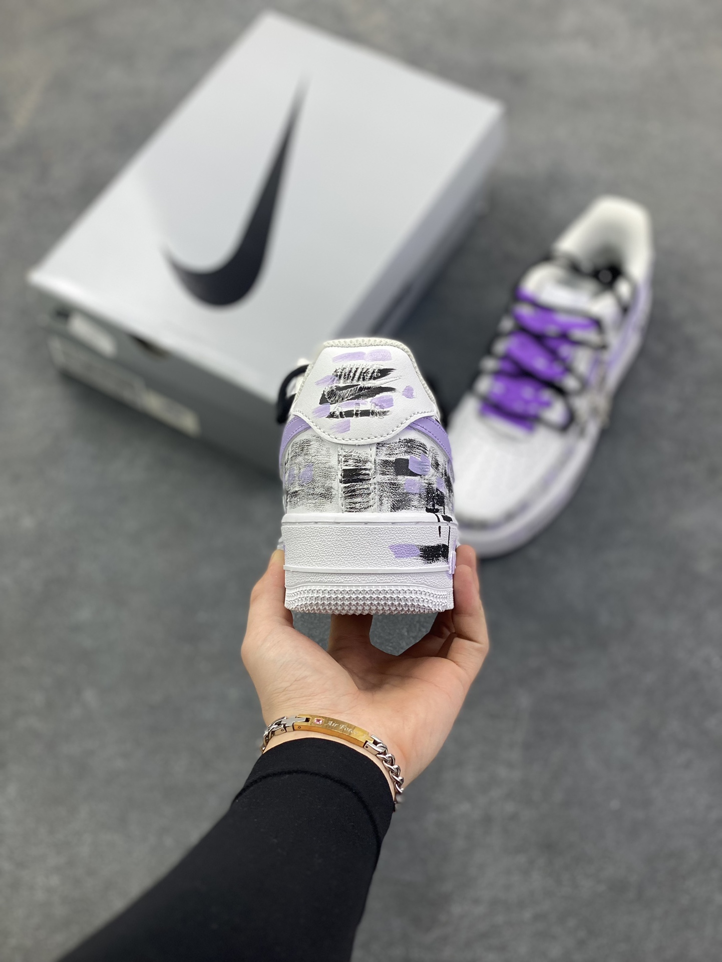 图片[4]-【定制球鞋】Nike Air Force 1 紫幻荆棘 哥特百搭清甜手绘减龄涂鸦 耐磨 低帮 板鞋 男女同款灰色工艺难度大 原楦头原纸板 原装鞋盒 定制五金配件 内置全掌气垫 原厂鞋底 货号：CW2288-111 尺码：36 36.5 37.5 38 38.5 39 40 40.5 41 42 42.5 43 44 44.5 45-选品中心