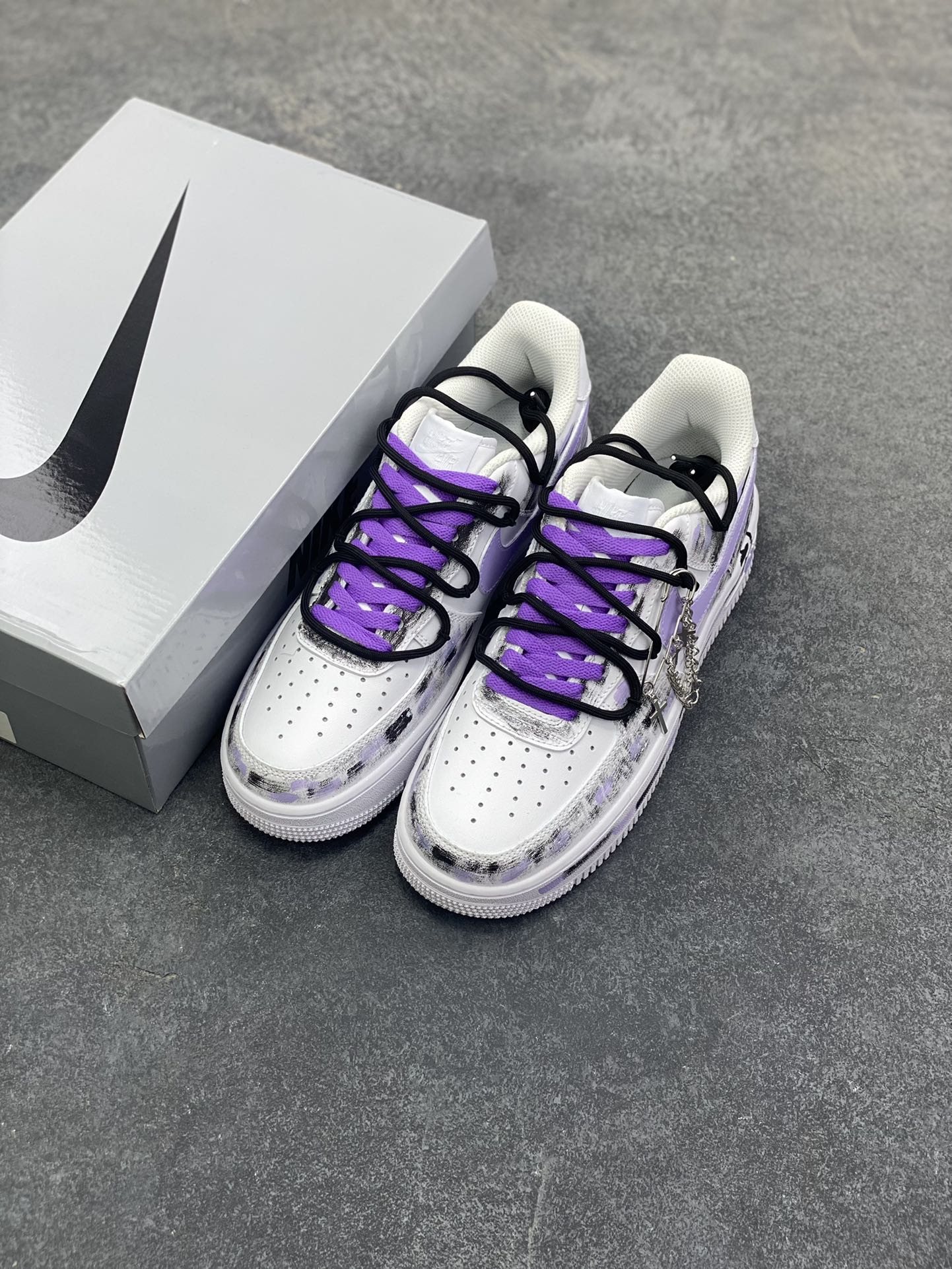 图片[8]-【定制球鞋】Nike Air Force 1 紫幻荆棘 哥特百搭清甜手绘减龄涂鸦 耐磨 低帮 板鞋 男女同款灰色工艺难度大 原楦头原纸板 原装鞋盒 定制五金配件 内置全掌气垫 原厂鞋底 货号：CW2288-111 尺码：36 36.5 37.5 38 38.5 39 40 40.5 41 42 42.5 43 44 44.5 45-选品中心