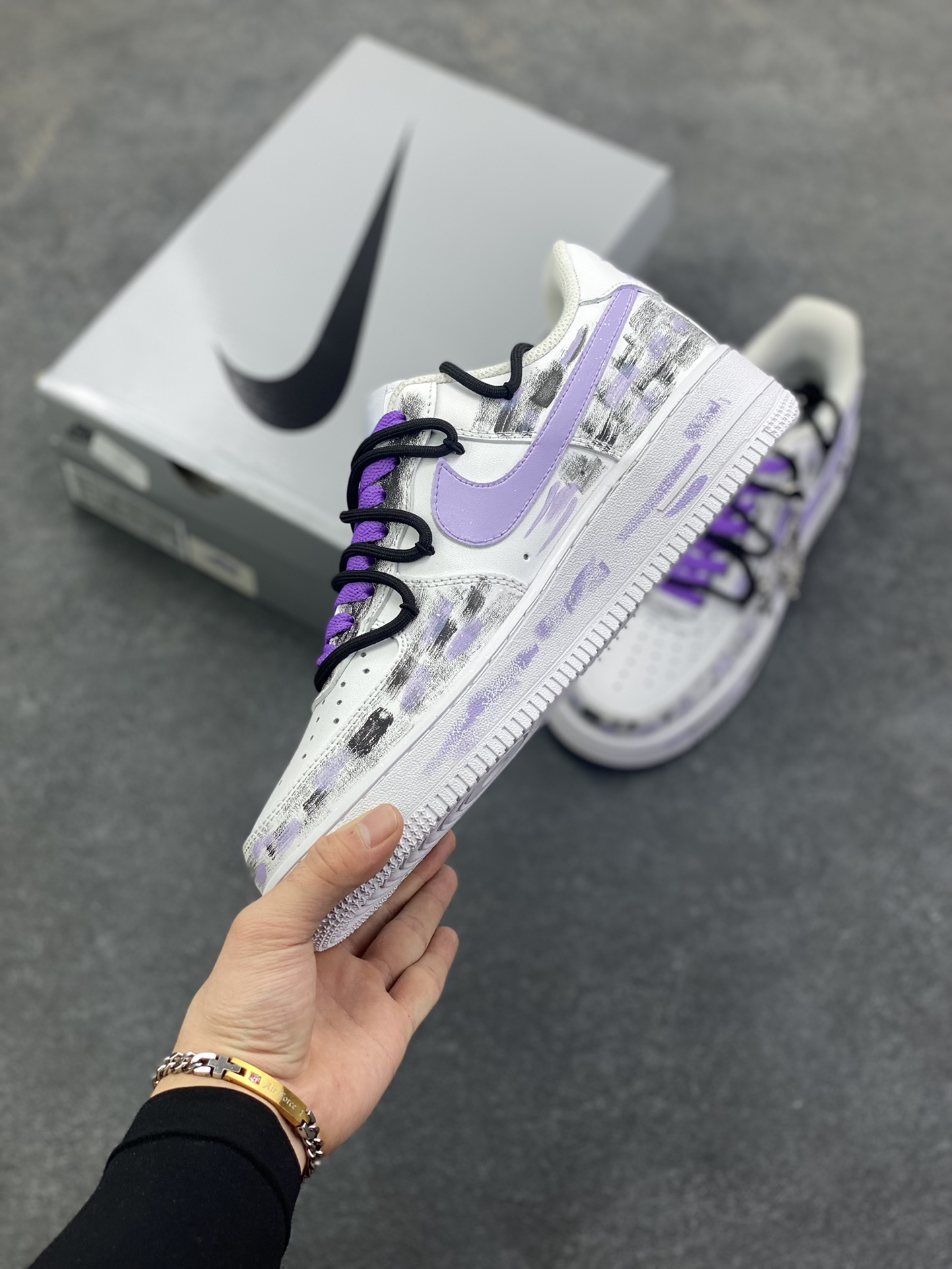 图片[3]-【定制球鞋】Nike Air Force 1 紫幻荆棘 哥特百搭清甜手绘减龄涂鸦 耐磨 低帮 板鞋 男女同款灰色工艺难度大 原楦头原纸板 原装鞋盒 定制五金配件 内置全掌气垫 原厂鞋底 货号：CW2288-111 尺码：36 36.5 37.5 38 38.5 39 40 40.5 41 42 42.5 43 44 44.5 45-选品中心