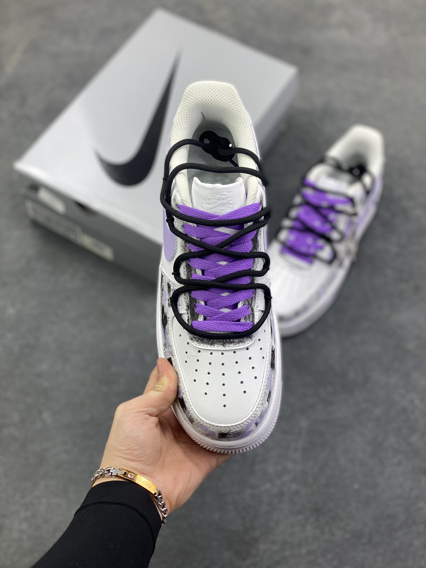 图片[2]-【定制球鞋】Nike Air Force 1 紫幻荆棘 哥特百搭清甜手绘减龄涂鸦 耐磨 低帮 板鞋 男女同款灰色工艺难度大 原楦头原纸板 原装鞋盒 定制五金配件 内置全掌气垫 原厂鞋底 货号：CW2288-111 尺码：36 36.5 37.5 38 38.5 39 40 40.5 41 42 42.5 43 44 44.5 45-选品中心