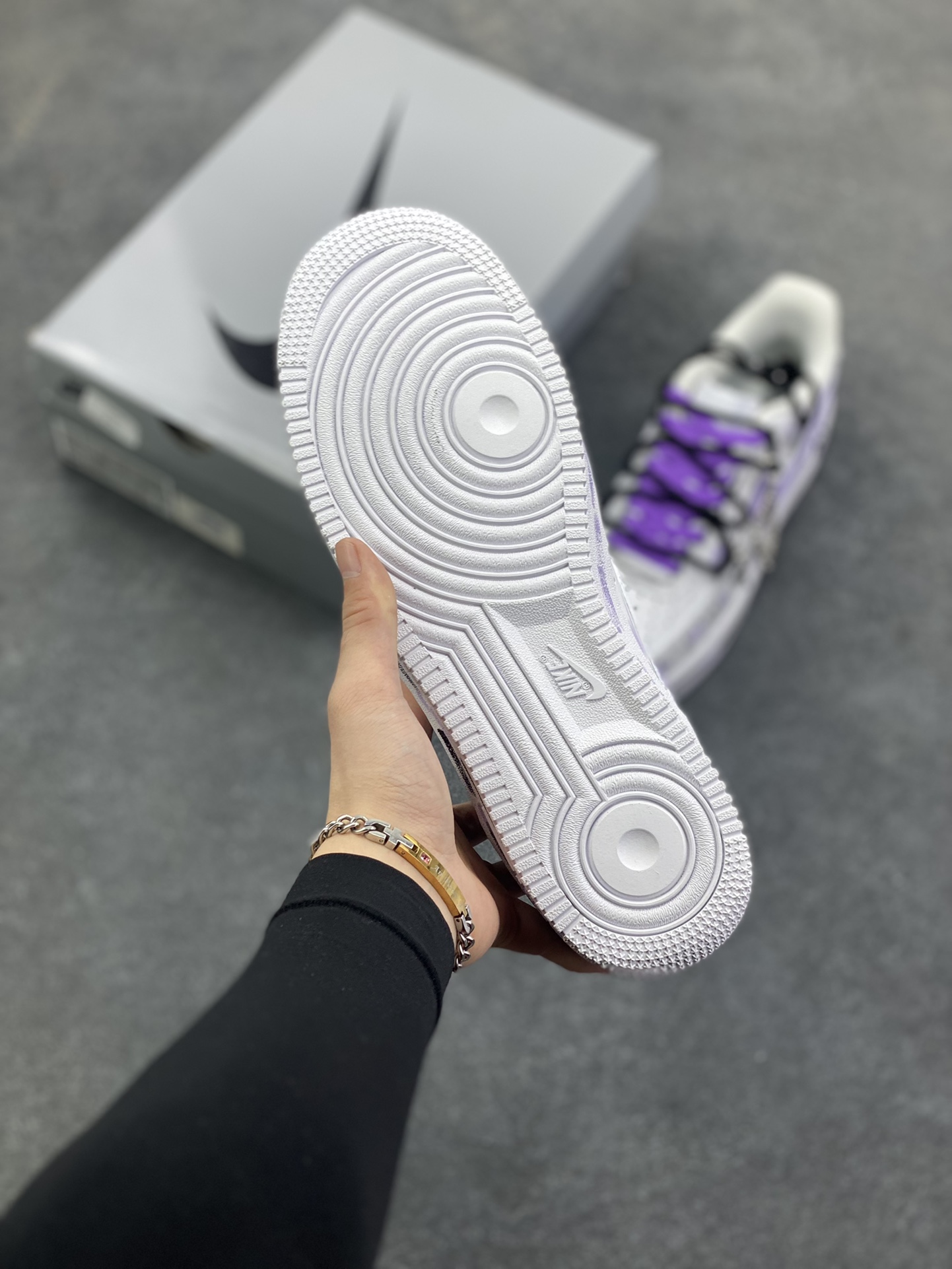 图片[5]-【定制球鞋】Nike Air Force 1 紫幻荆棘 哥特百搭清甜手绘减龄涂鸦 耐磨 低帮 板鞋 男女同款灰色工艺难度大 原楦头原纸板 原装鞋盒 定制五金配件 内置全掌气垫 原厂鞋底 货号：CW2288-111 尺码：36 36.5 37.5 38 38.5 39 40 40.5 41 42 42.5 43 44 44.5 45-选品中心