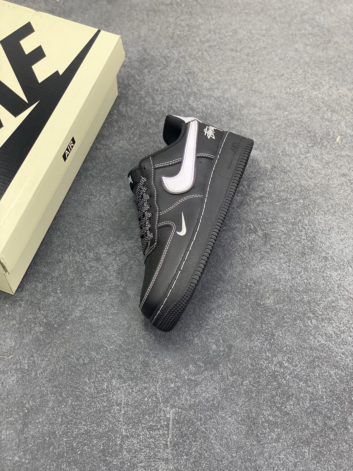 图片[7]-NIke Air Force 1 \’07 Low “斯图西联名——黑白满天星”空军一号 低帮 运动鞋 休闲鞋 折边针车 工艺难度大 原楦头原纸板 原装鞋盒 定制五金配件 内置全掌气垫 原厂鞋底 货号：DD1982-317 尺码：36 36.5 37.5 38 38.5 39 40 40.5 41 42 42.5 43 44 44.5 45-选品中心