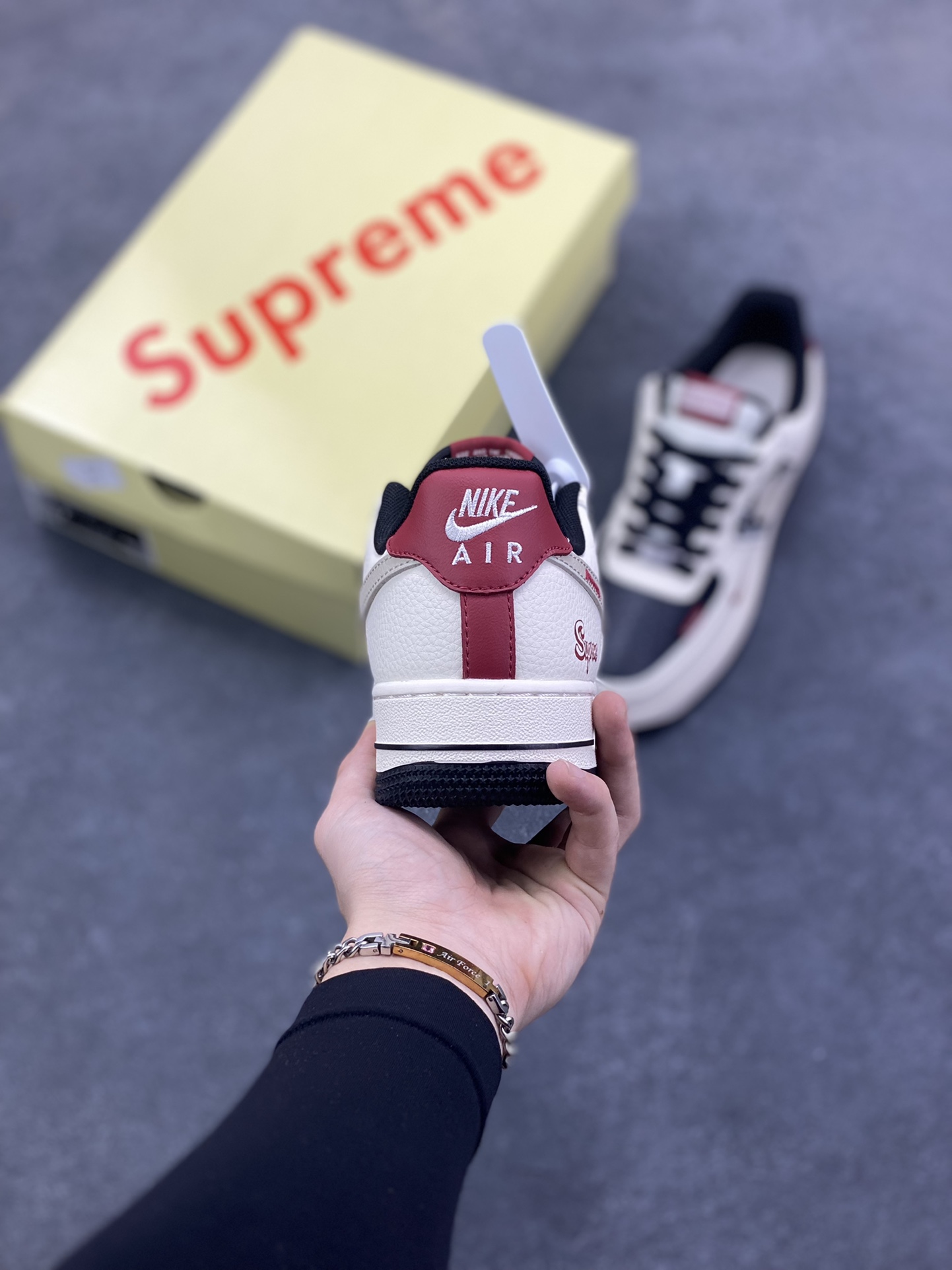 图片[4]-高端定制Nike Air Force 1 \’07 Low “Superme联名—— 米白黑黑红” 高端定制 低帮休闲板鞋 定制鞋盒 大厂纯原品质出货 超高清洁度 皮料切割干净无任何毛边 细节完美 货号：XD2588-610 尺码：36 36.5 37.5 38 38.5 39 40 40.5 41 42 42.5 43 44 44.5 45-选品中心