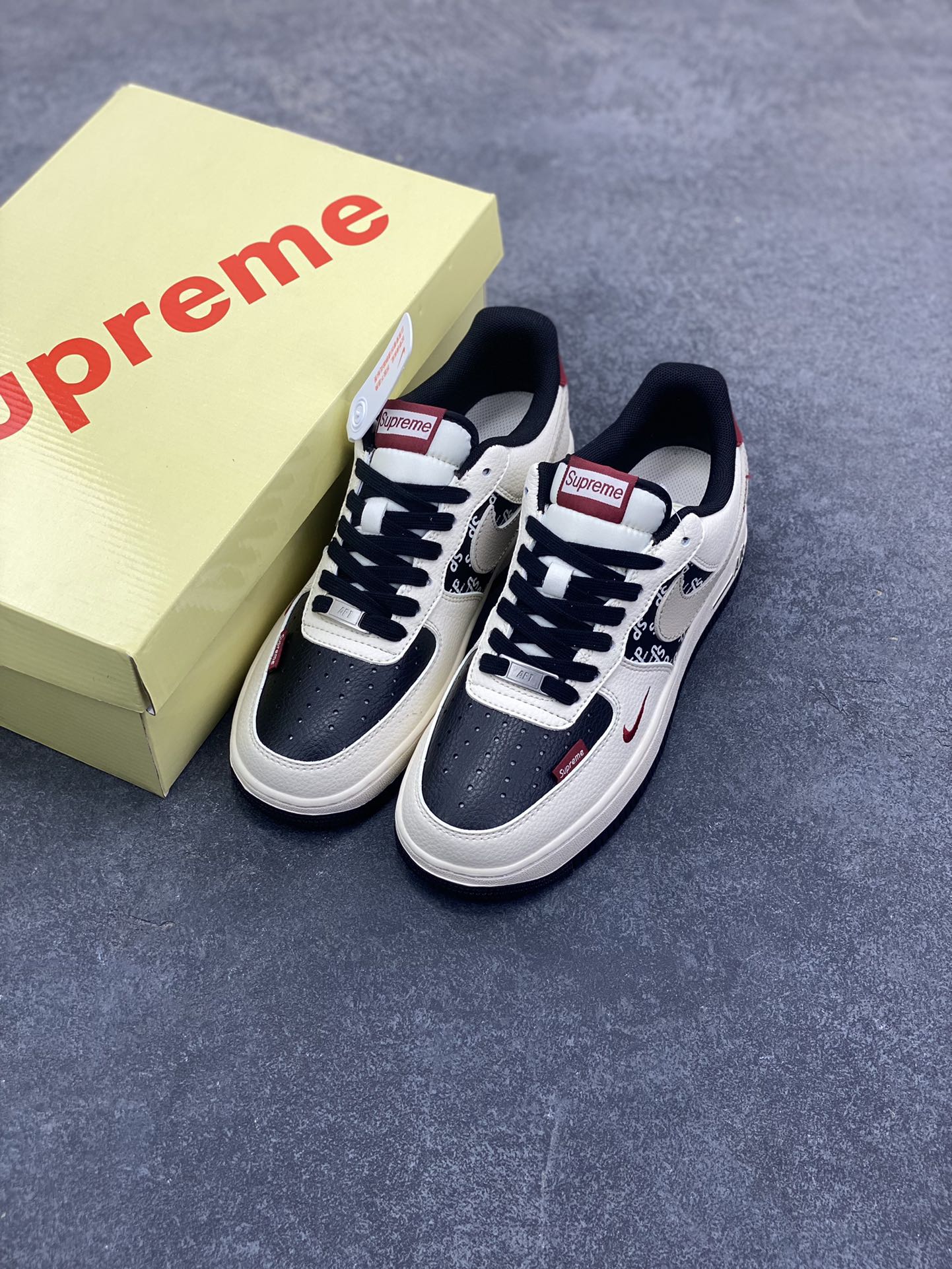 图片[8]-高端定制Nike Air Force 1 \’07 Low “Superme联名—— 米白黑黑红” 高端定制 低帮休闲板鞋 定制鞋盒 大厂纯原品质出货 超高清洁度 皮料切割干净无任何毛边 细节完美 货号：XD2588-610 尺码：36 36.5 37.5 38 38.5 39 40 40.5 41 42 42.5 43 44 44.5 45-选品中心