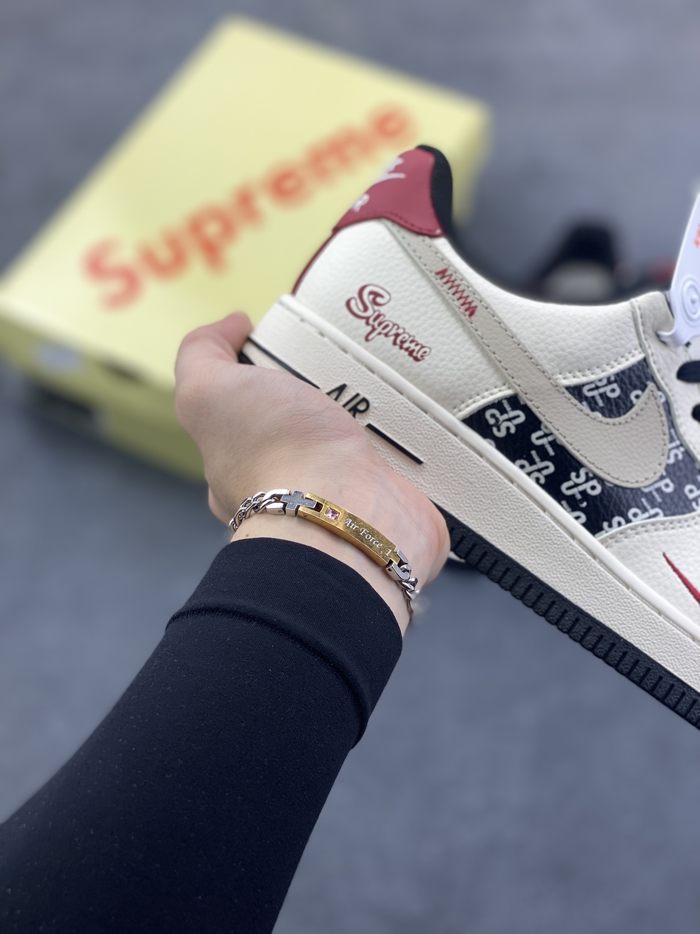 图片[6]-高端定制Nike Air Force 1 \’07 Low “Superme联名—— 米白黑黑红” 高端定制 低帮休闲板鞋 定制鞋盒 大厂纯原品质出货 超高清洁度 皮料切割干净无任何毛边 细节完美 货号：XD2588-610 尺码：36 36.5 37.5 38 38.5 39 40 40.5 41 42 42.5 43 44 44.5 45-选品中心