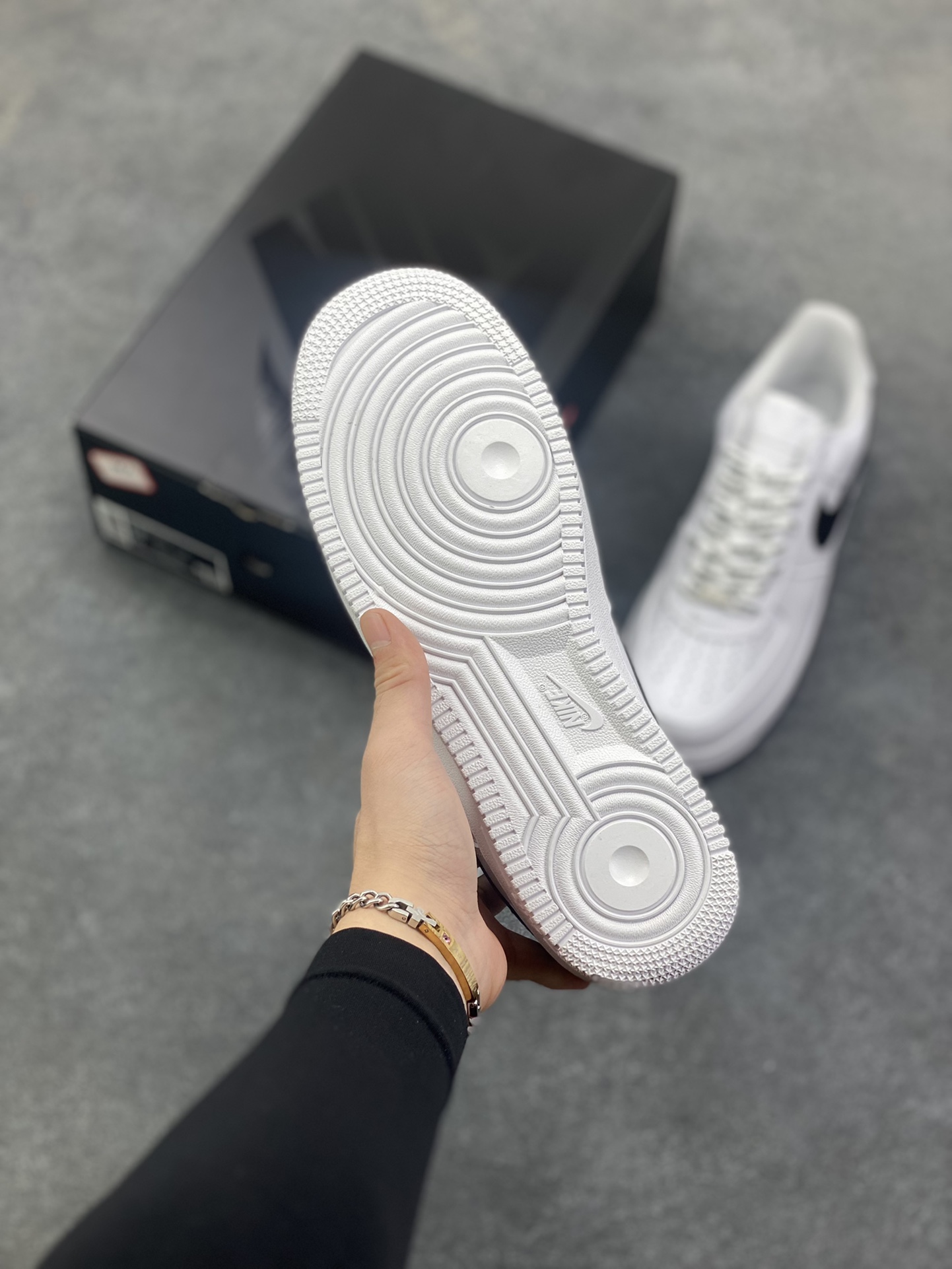 图片[5]-Nike Air Force 1 Low Supreme联名 空军一号低帮运动休闲板鞋 原楦头原纸板 打造纯正空军版型 专注外贸渠道 全掌内置蜂窝气垫 原盒配件 原厂中底钢印、拉帮完美 货号：CU9225-102 尺码：36 36.5 37.5 38 38.5 39 40 40.5 41 42 42.5 43 44 44.5 45-选品中心