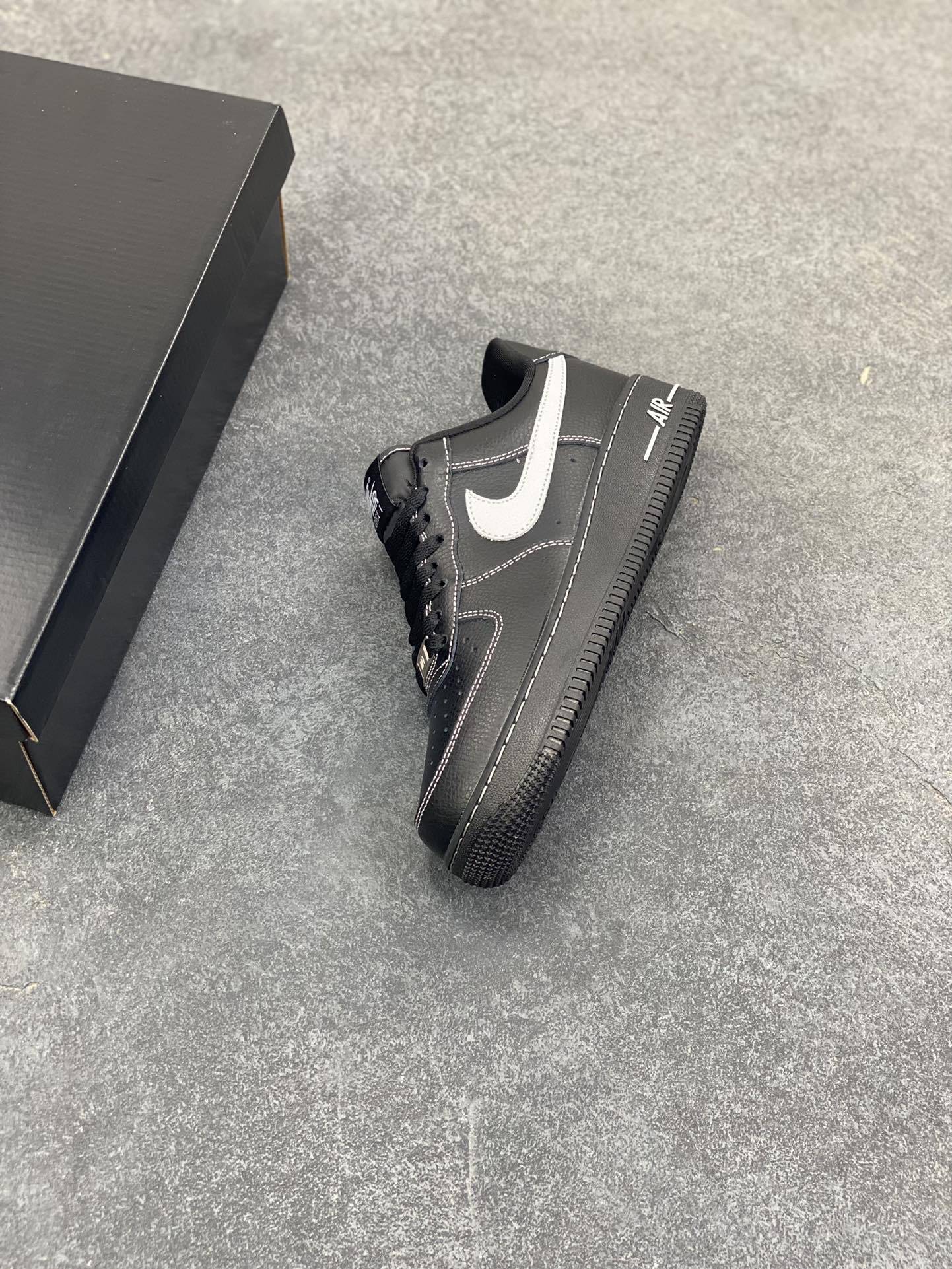 图片[7]-福利特价 Nike Air Force 1 Low 黑灰 原楦头原纸板 打造纯正空军版型 专注外贸渠道 全掌内置蜂窝气垫 原盒配件 原厂中底钢印、拉帮完美 货号：HQ2037-006 尺码：36 36.5 37.5 38 38.5 39 40 40.5 41 42 42.5 43 44 44.5 45-选品中心