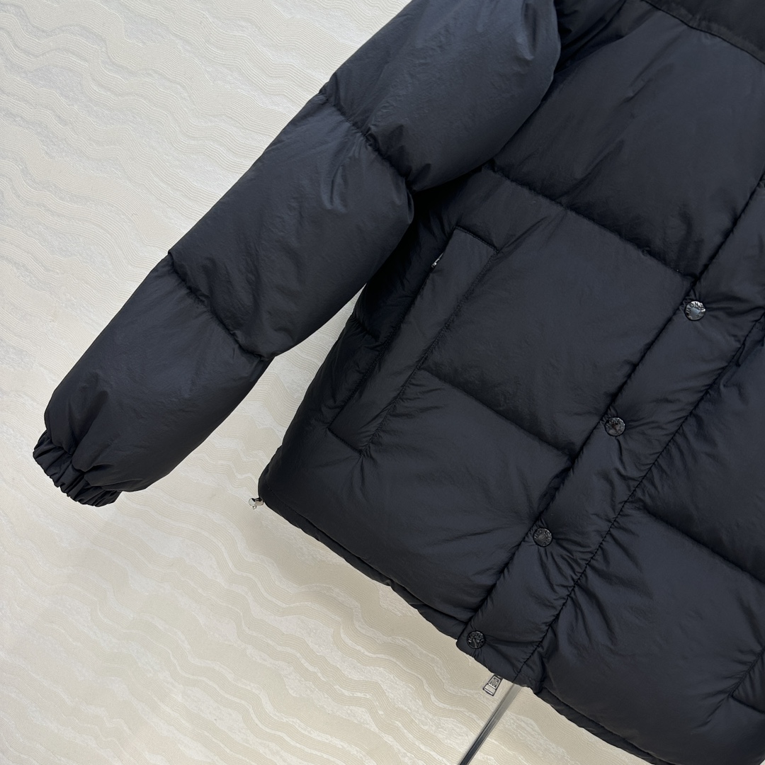 羽绒服主推款❤️原单品质Mo秋冬必入经典Verone羽绒服！双面可穿可拆卸马甲设计！原版定制色织提花哑光