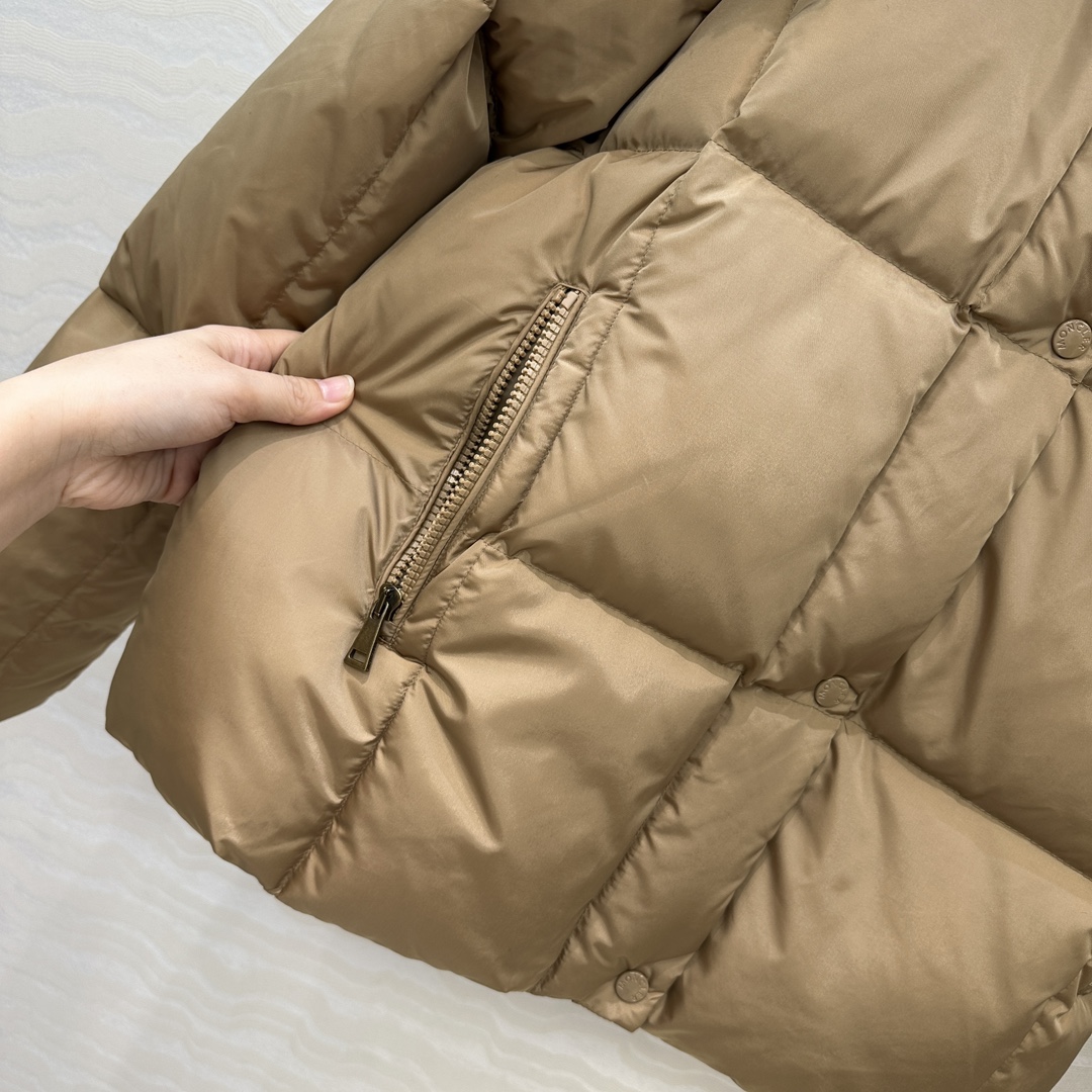 羽绒服主推款❤️原单品质Mo秋冬必入Castelnou面包方格绗缝羽绒服！环保泰迪绒毛领设计，原版定制防