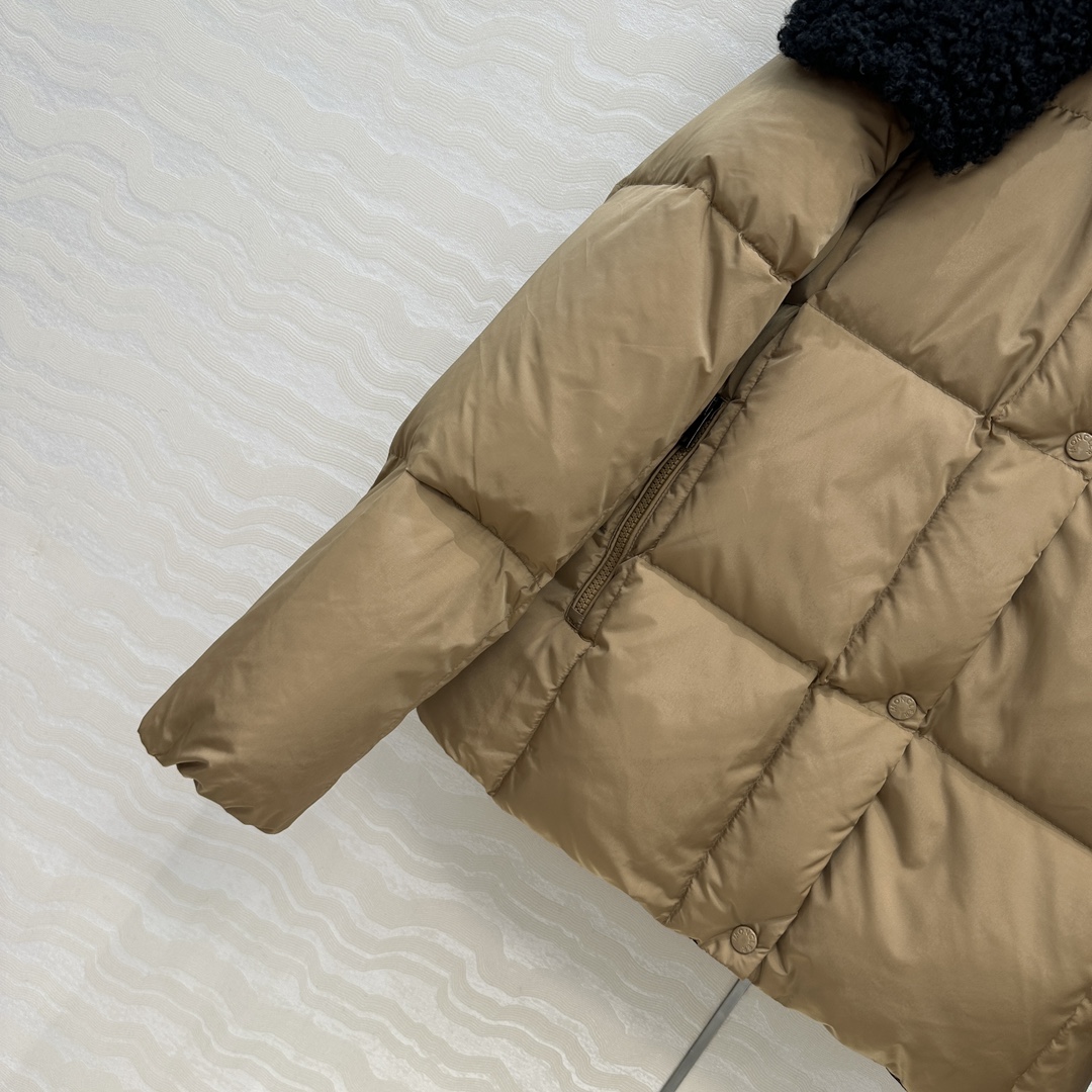 羽绒服主推款❤️原单品质Mo秋冬必入Castelnou面包方格绗缝羽绒服！环保泰迪绒毛领设计，原版定制防