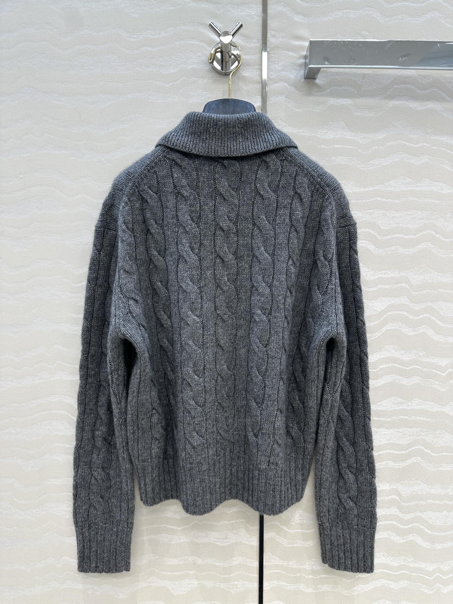 独家首发🍒原单品质！RL高智感穿搭，浓郁美式风格气质一粒扣翻领羊绒毛衣！进口羊绒纱线轻盈软糯。瑞士机织绞