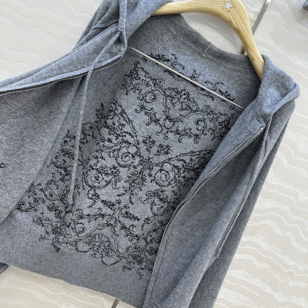 高端原单品质🖤MissD26早春新品限定系列，秘密花园绝美花㚏刺绣羊绒连帽外套！进口16针工艺，100%