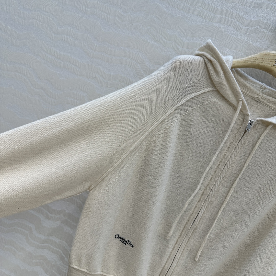 高端原单品质🖤MissD26早春新品限定系列，秘密花园绝美花㚏刺绣羊绒连帽外套！进口16针工艺，100%