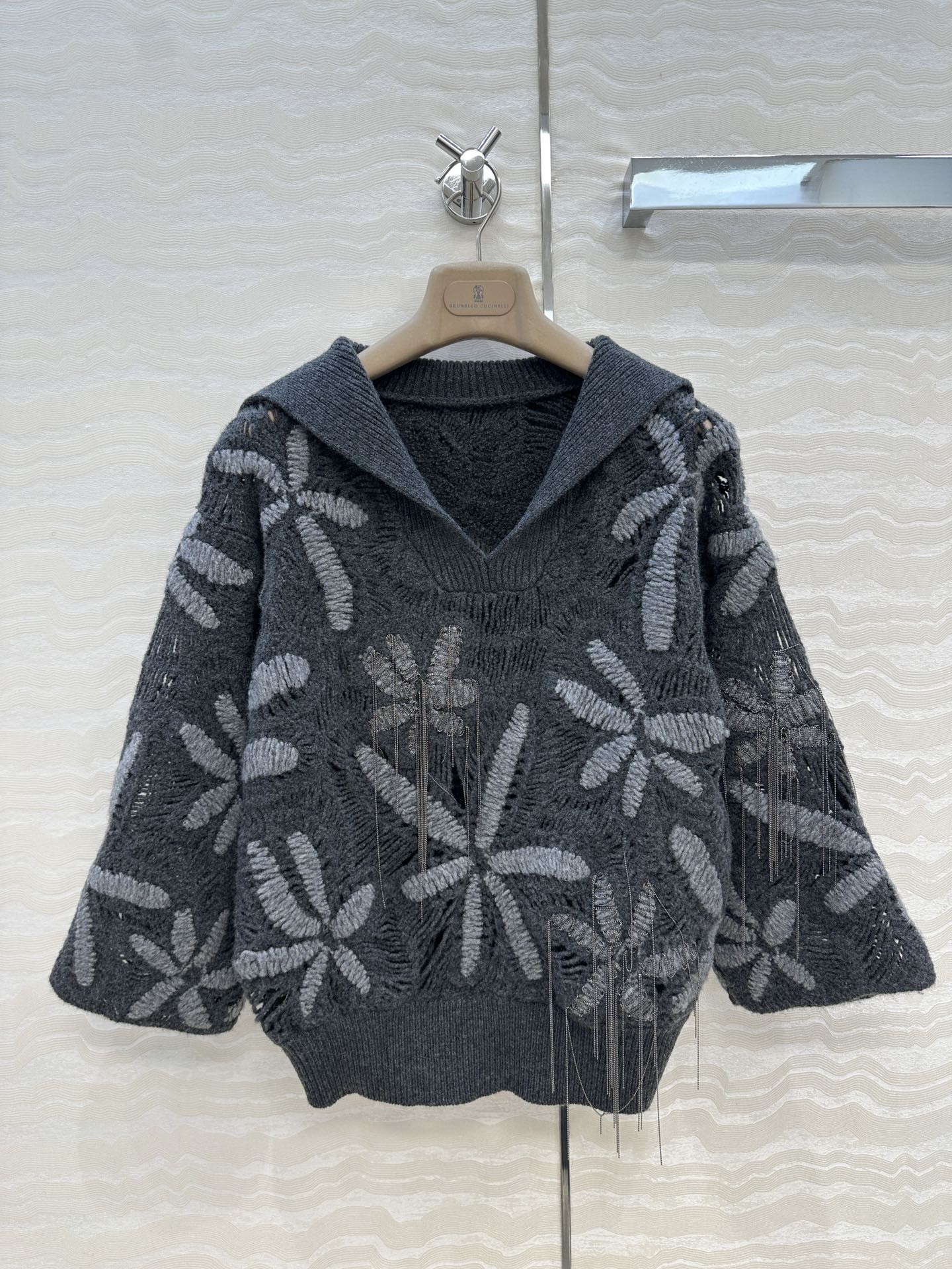 独家首发🍒高端原单品质！行走的高定 BC高智感穿搭！超重工的100%羊绒，重工刺绣金属铜链花朵钩花毛衣⚠