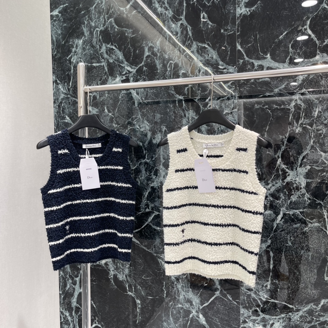Ｄ家 25秋冬新款 圆领针织条纹背心 通体两色横向条纹撞色设计丰富视觉效果增加文艺感 毛线颗粒感十足的弹