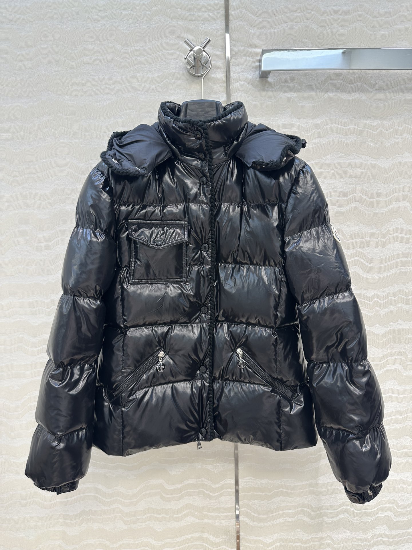 羽绒服主推款❤️原单品质Mo秋冬必入Glareins小蛮腰腰羽绒服！手工羊毛编织带包边工艺，原版定制亮面