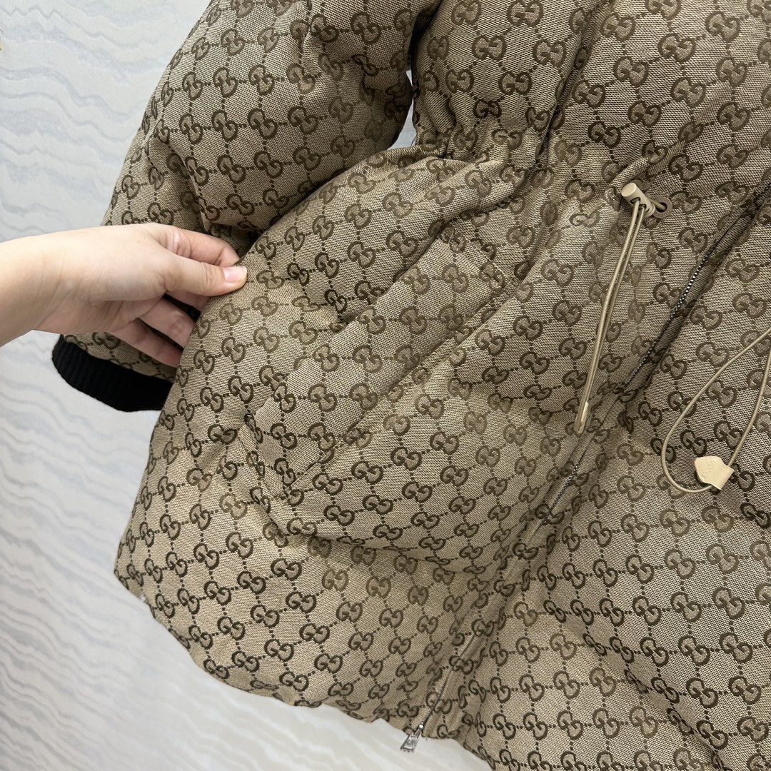 独家首发！爆单推荐❤️GG王炸款羽绒外套！炸街神器时髦精必入！专柜爆款定制GG帆布提花夹克面包羽绒服！撞