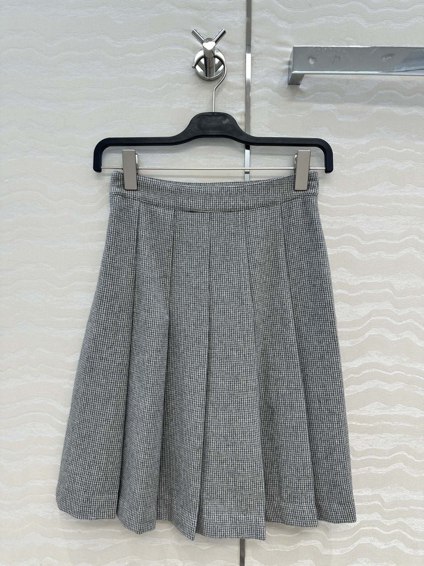 独家首发！原单品质❤️高智感穿搭！CE高级羊毛长半裙！高腰压褶裙摆减龄英伦学院风，立体剪裁时髦又高级设计