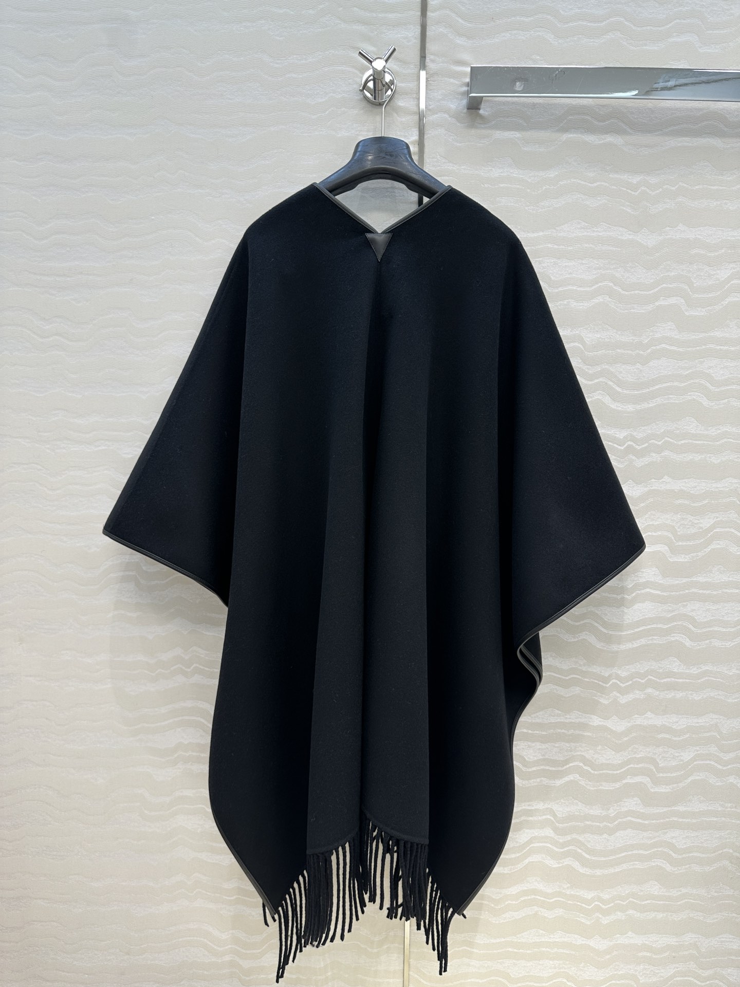 Elegant Wool Blend Poncho with Leather Buckle & Hand-Rolled Edges - Versatile Wrap 9 i1761499286 3230 6