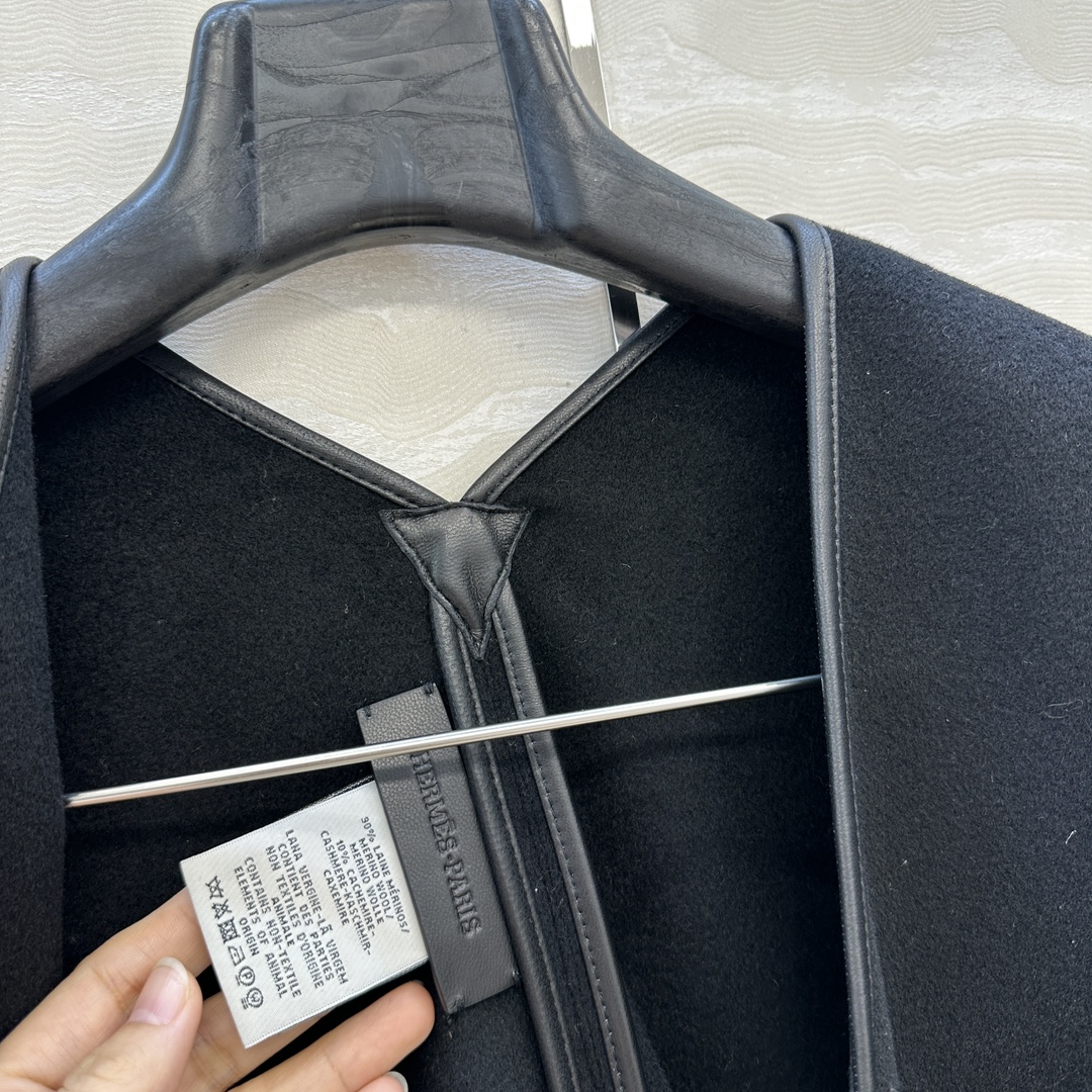 Elegant Wool Blend Poncho with Leather Buckle & Hand-Rolled Edges - Versatile Wrap 8 i1761499286 9541 8