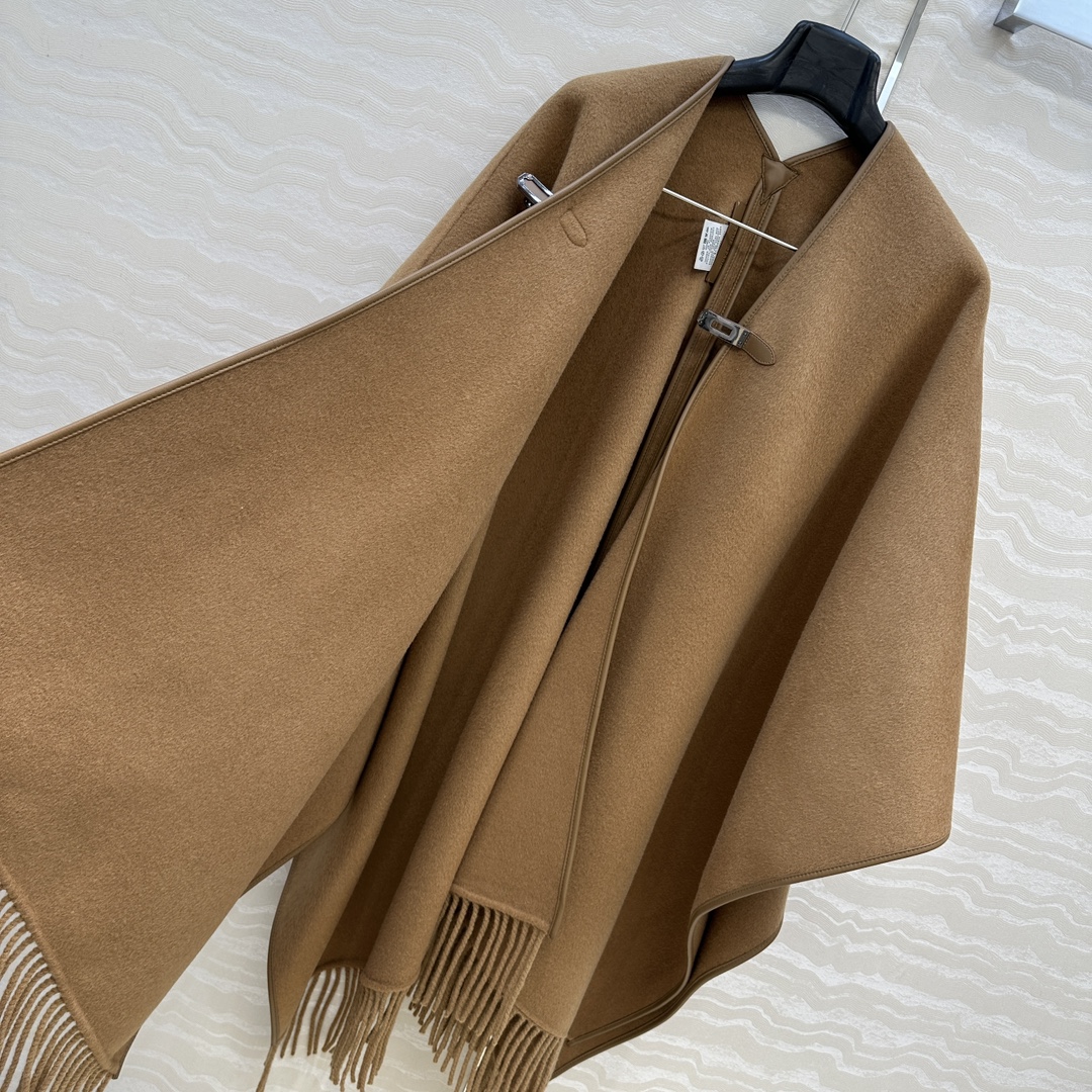 Elegant Wool & Cashmere Blend Shawl with Leather Buckle & Hand-Rolled Edges 7 i1761500220 1922 5
