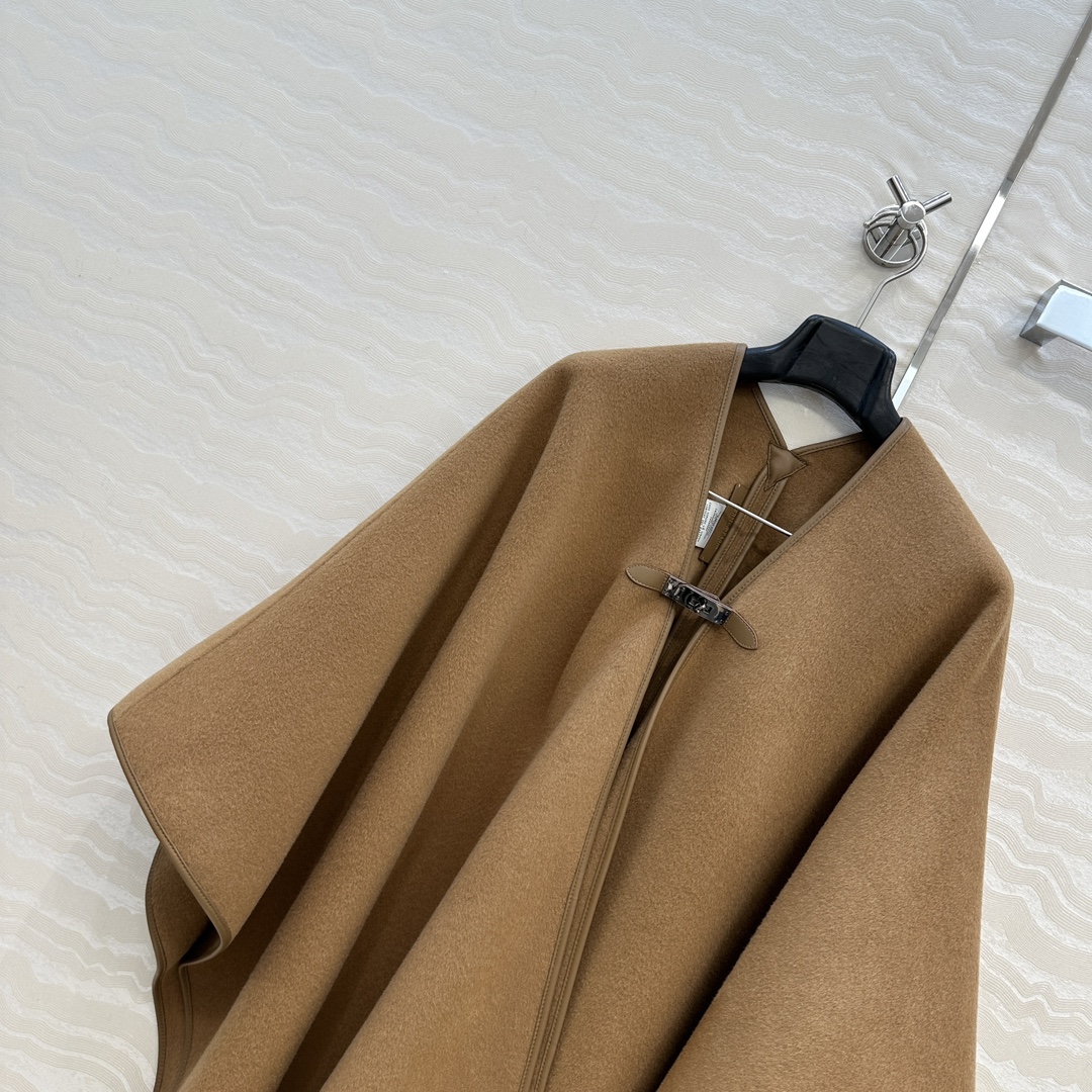 Elegant Wool & Cashmere Blend Shawl with Leather Buckle & Hand-Rolled Edges 3 i1761500220 7850 1