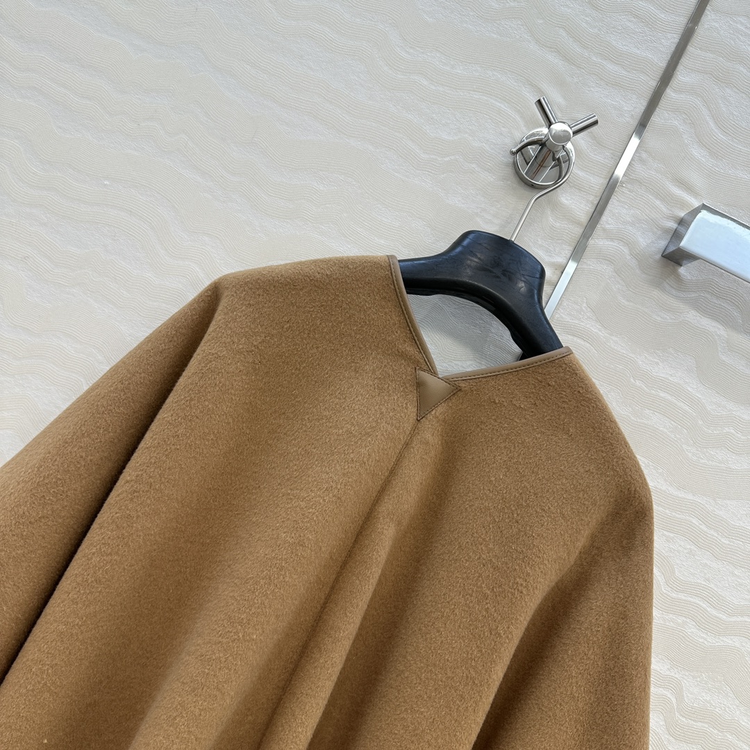 Elegant Wool & Cashmere Blend Shawl with Leather Buckle & Hand-Rolled Edges 10 i1761500220 935 8