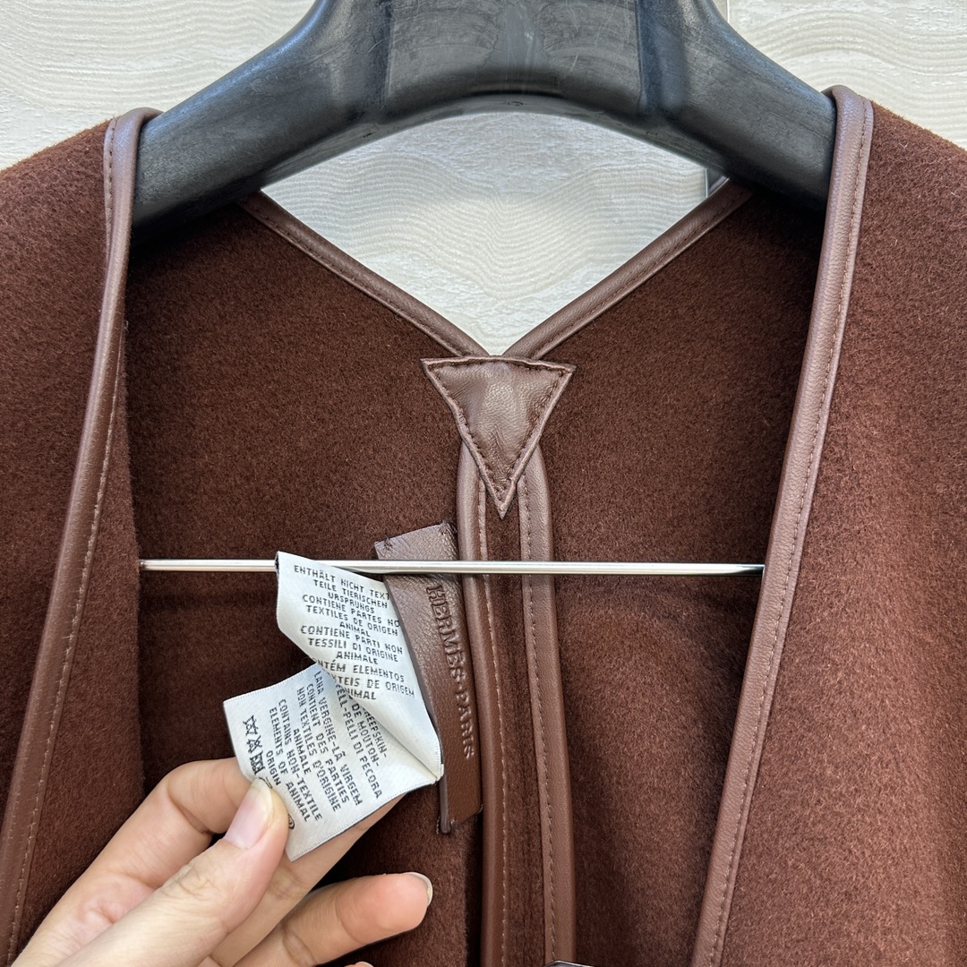 Elegant Wool Blend Cape Scarf with Leather Buckle & Hand-Rolled Edges 8 i1761500701 2350 6