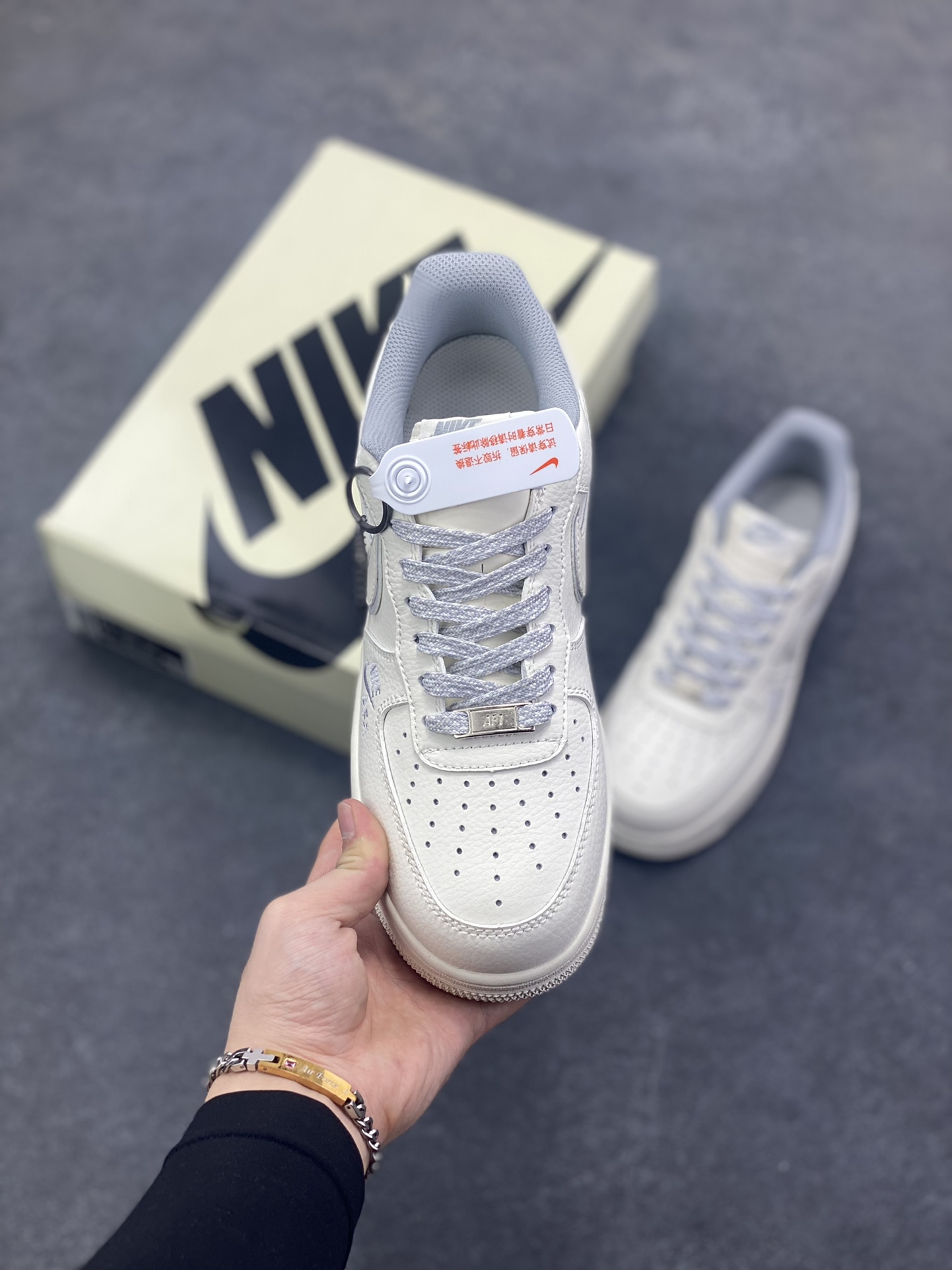 图片[2]-NIke Air Force 1 \’07 Low “米白鬼脸”空军一号 低帮 运动鞋 休闲鞋 折边针车 工艺难度大 原楦头原纸板 原装鞋盒 定制五金配件 内置全掌气垫 原厂鞋底 货号：CS5288-039 尺码：36 36.5 37.5 38 38.5 39 40 40.5 41 42 42.5 43 44 44.5 45-选品中心