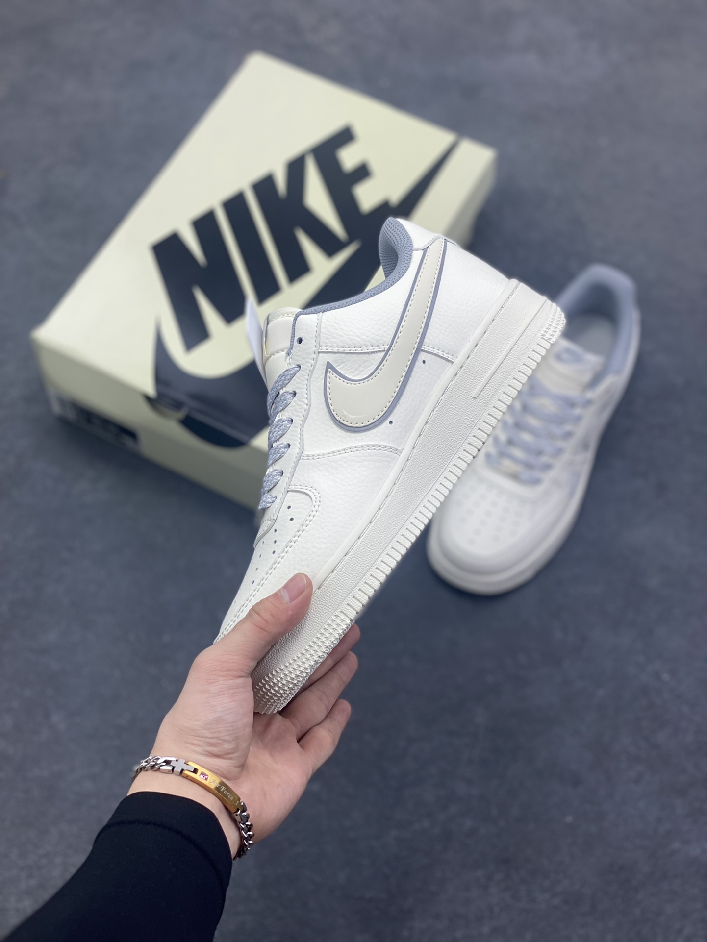 图片[3]-NIke Air Force 1 \’07 Low “米白鬼脸”空军一号 低帮 运动鞋 休闲鞋 折边针车 工艺难度大 原楦头原纸板 原装鞋盒 定制五金配件 内置全掌气垫 原厂鞋底 货号：CS5288-039 尺码：36 36.5 37.5 38 38.5 39 40 40.5 41 42 42.5 43 44 44.5 45-选品中心
