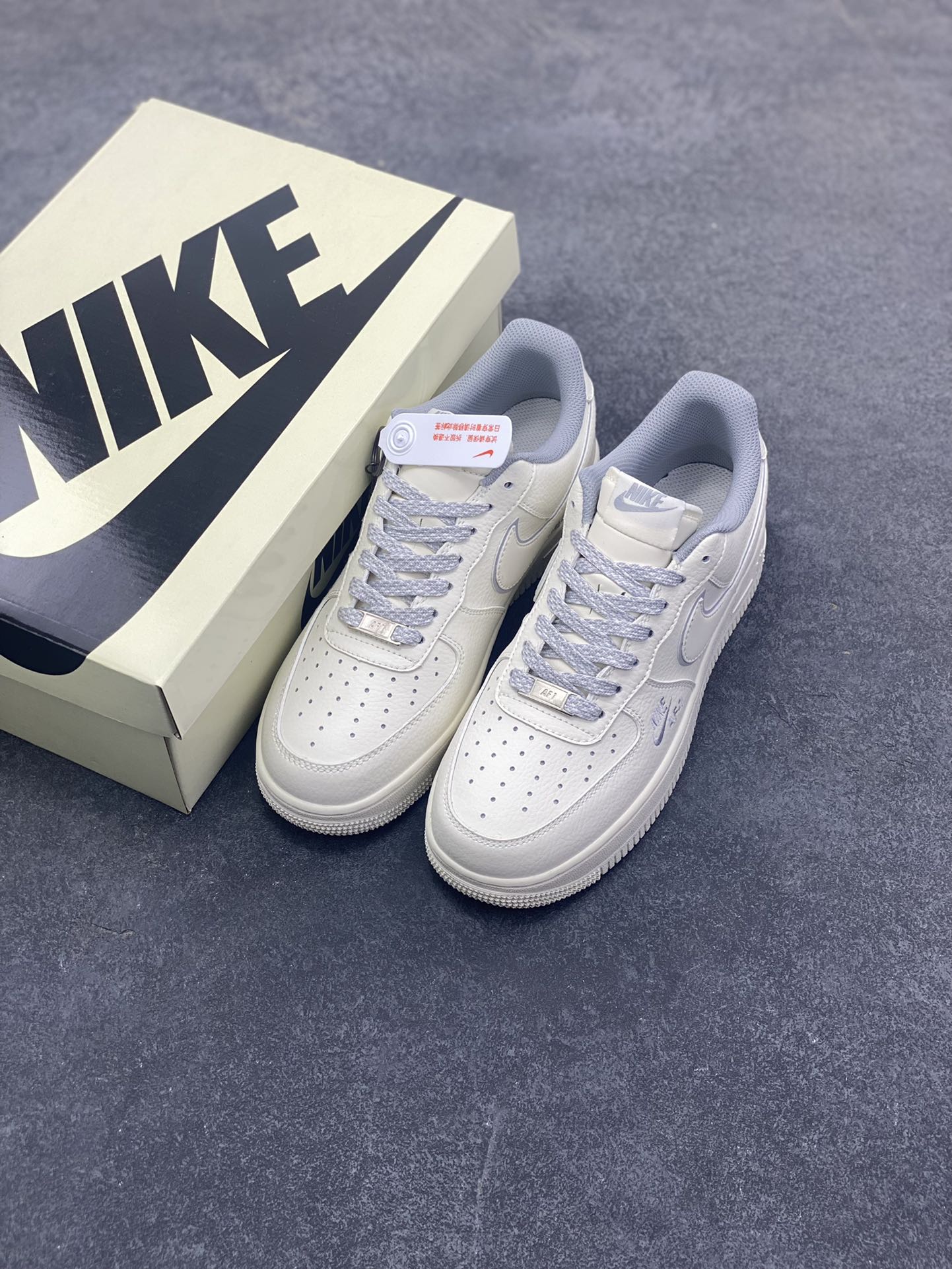 图片[8]-NIke Air Force 1 \’07 Low “米白鬼脸”空军一号 低帮 运动鞋 休闲鞋 折边针车 工艺难度大 原楦头原纸板 原装鞋盒 定制五金配件 内置全掌气垫 原厂鞋底 货号：CS5288-039 尺码：36 36.5 37.5 38 38.5 39 40 40.5 41 42 42.5 43 44 44.5 45-选品中心