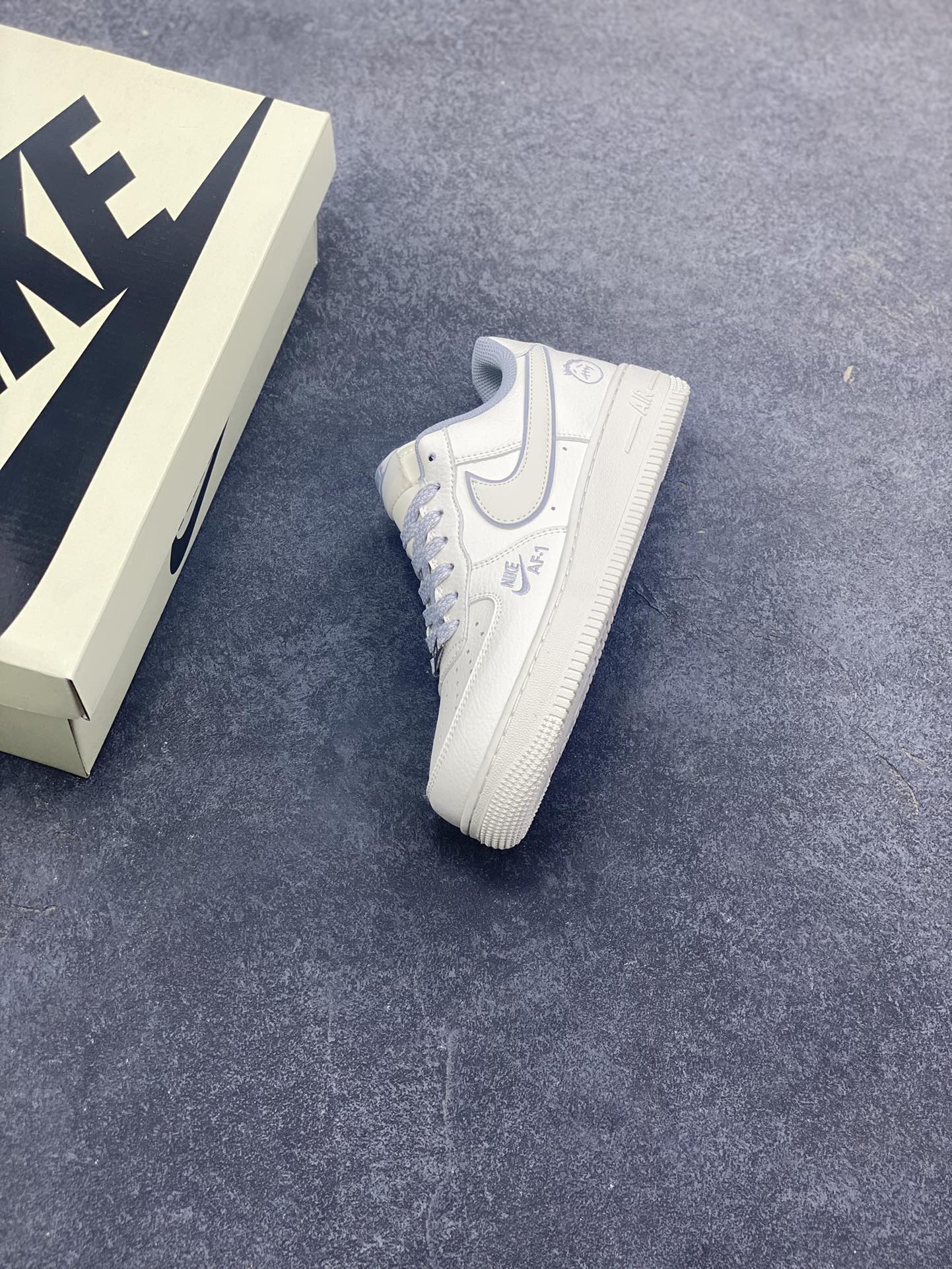 图片[7]-NIke Air Force 1 \’07 Low “米白鬼脸”空军一号 低帮 运动鞋 休闲鞋 折边针车 工艺难度大 原楦头原纸板 原装鞋盒 定制五金配件 内置全掌气垫 原厂鞋底 货号：CS5288-039 尺码：36 36.5 37.5 38 38.5 39 40 40.5 41 42 42.5 43 44 44.5 45-选品中心
