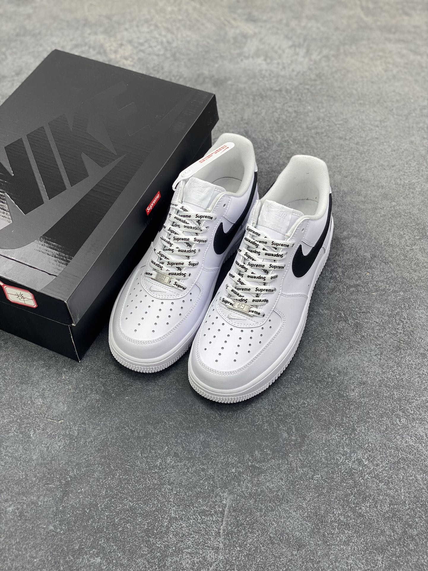 图片[8]-Nike Air Force 1 Low Supreme联名 空军一号低帮运动休闲板鞋 原楦头原纸板 打造纯正空军版型 专注外贸渠道 全掌内置蜂窝气垫 原盒配件 原厂中底钢印、拉帮完美 货号：CU9225-102 尺码：36 36.5 37.5 38 38.5 39 40 40.5 41 42 42.5 43 44 44.5 45-选品中心