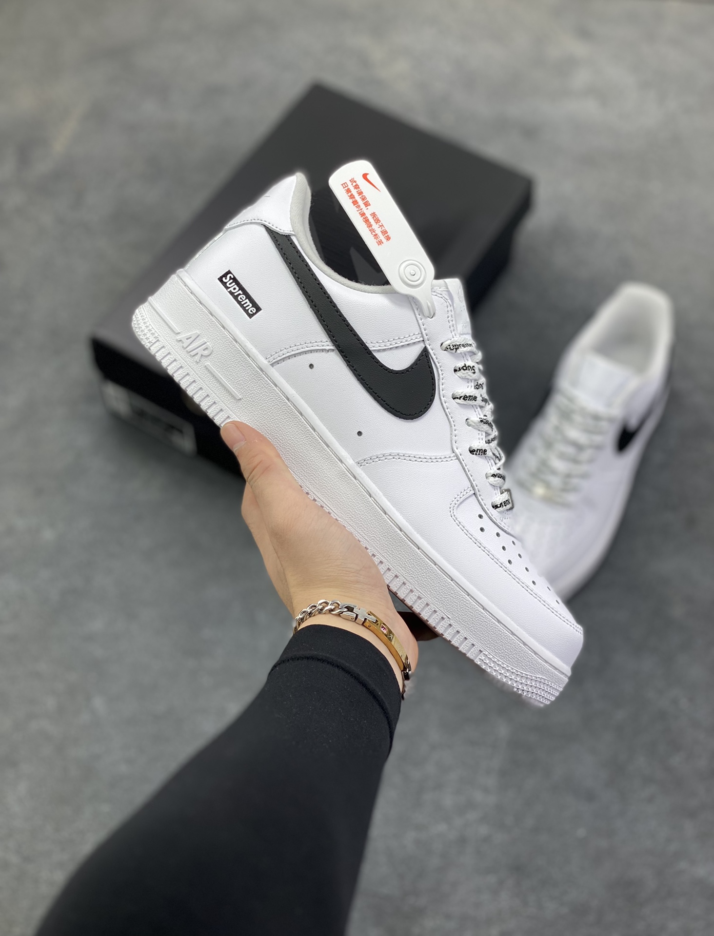 Nike Air Force 1 Low Supreme联名 空军一号低帮运动休闲板鞋 原楦头原纸板 打造纯正空军版型 专注外贸渠道 全掌内置蜂窝气垫 原盒配件 原厂中底钢印、拉帮完美 货号：CU9225-102 尺码：36 36.5 37.5 38 38.5 39 40 40.5 41 42 42.5 43 44 44.5 45-选品中心