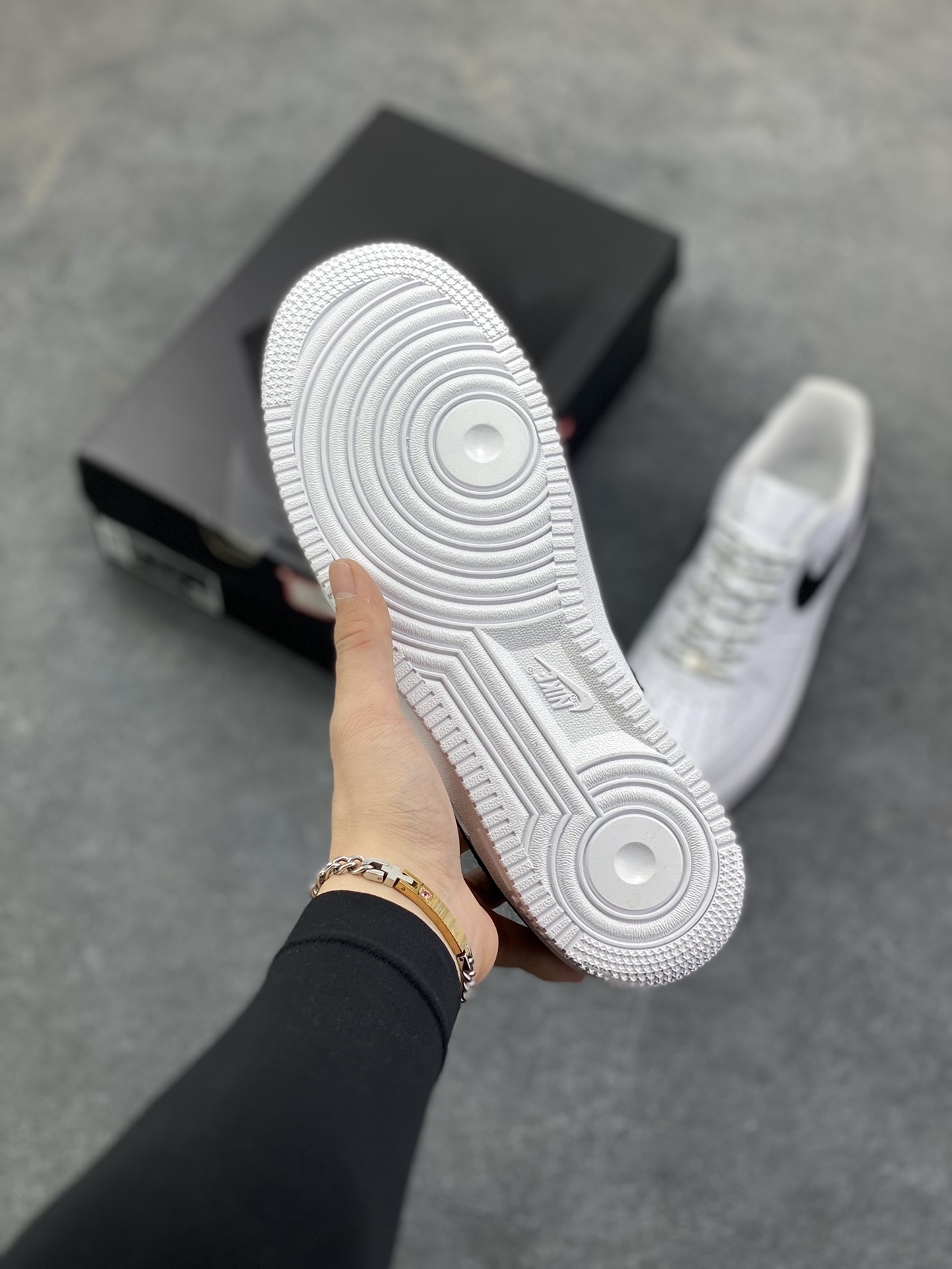 图片[5]-Nike Air Force 1 Low Supreme联名 空军一号低帮运动休闲板鞋 原楦头原纸板 打造纯正空军版型 专注外贸渠道 全掌内置蜂窝气垫 原盒配件 原厂中底钢印、拉帮完美 货号：CU9225-102 尺码：36 36.5 37.5 38 38.5 39 40 40.5 41 42 42.5 43 44 44.5 45-选品中心