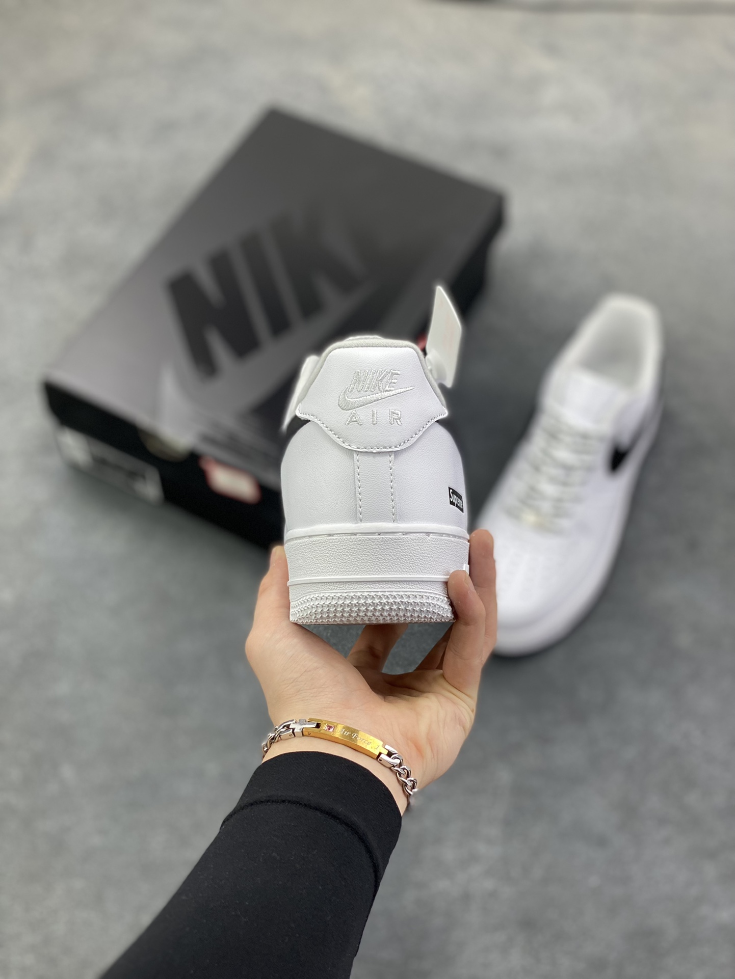 图片[4]-Nike Air Force 1 Low Supreme联名 空军一号低帮运动休闲板鞋 原楦头原纸板 打造纯正空军版型 专注外贸渠道 全掌内置蜂窝气垫 原盒配件 原厂中底钢印、拉帮完美 货号：CU9225-102 尺码：36 36.5 37.5 38 38.5 39 40 40.5 41 42 42.5 43 44 44.5 45-选品中心