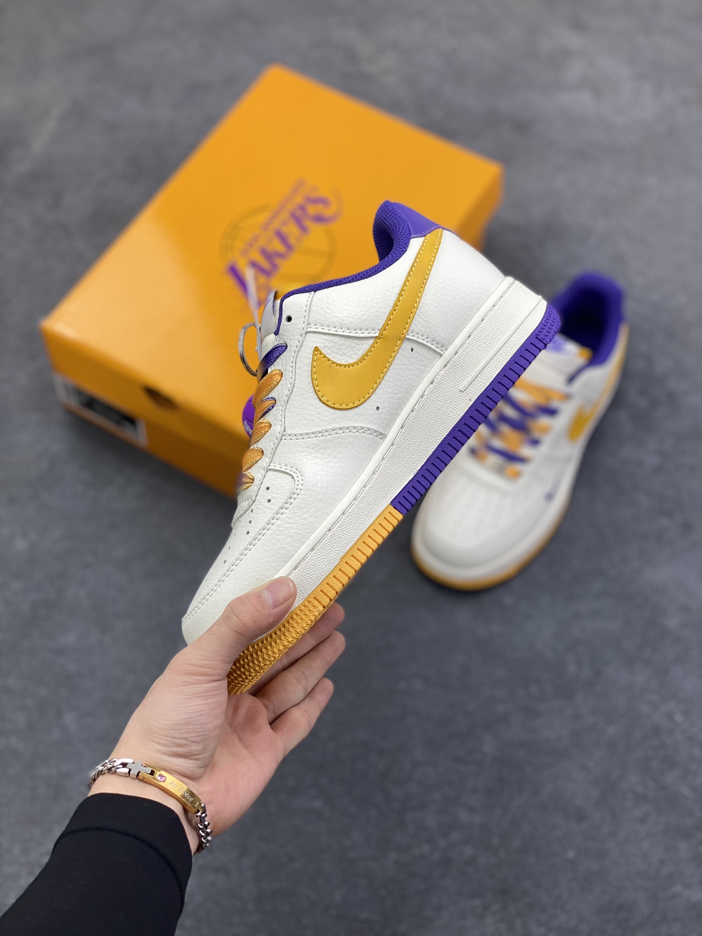 图片[3]-NIke Air Force 1 \’07 Low “NBA联名——紫金湖人”空军一号 低帮 运动鞋 休闲鞋 折边针车 工艺难度大 原楦头原纸板 原装鞋盒 定制五金配件 内置全掌气垫 原厂鞋底 货号：CS5288-006 尺码：36 36.5 37.5 38 38.5 39 40 40.5 41 42 42.5 43 44 44.5 45-选品中心