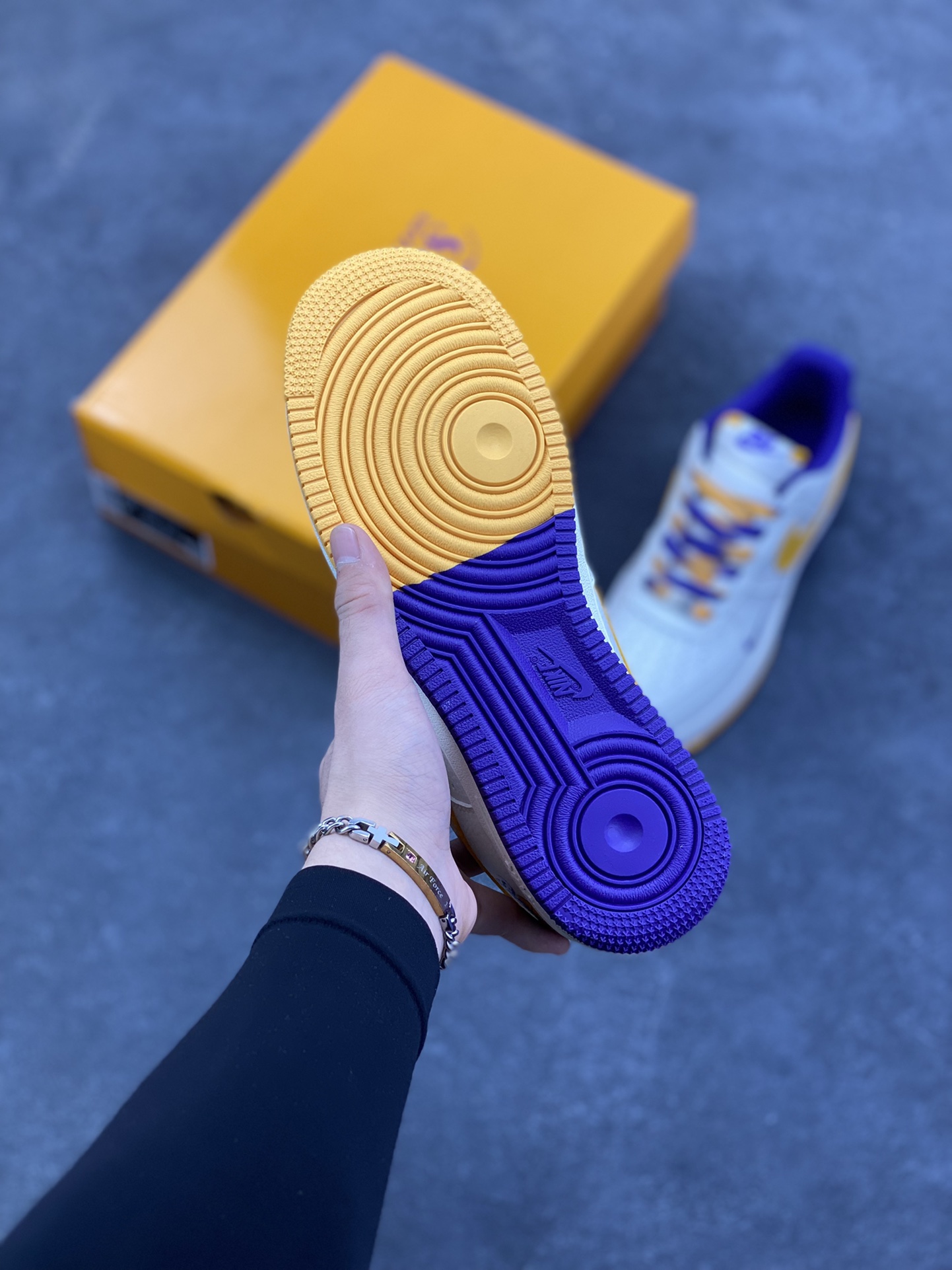 图片[5]-NIke Air Force 1 \’07 Low “NBA联名——紫金湖人”空军一号 低帮 运动鞋 休闲鞋 折边针车 工艺难度大 原楦头原纸板 原装鞋盒 定制五金配件 内置全掌气垫 原厂鞋底 货号：CS5288-006 尺码：36 36.5 37.5 38 38.5 39 40 40.5 41 42 42.5 43 44 44.5 45-选品中心