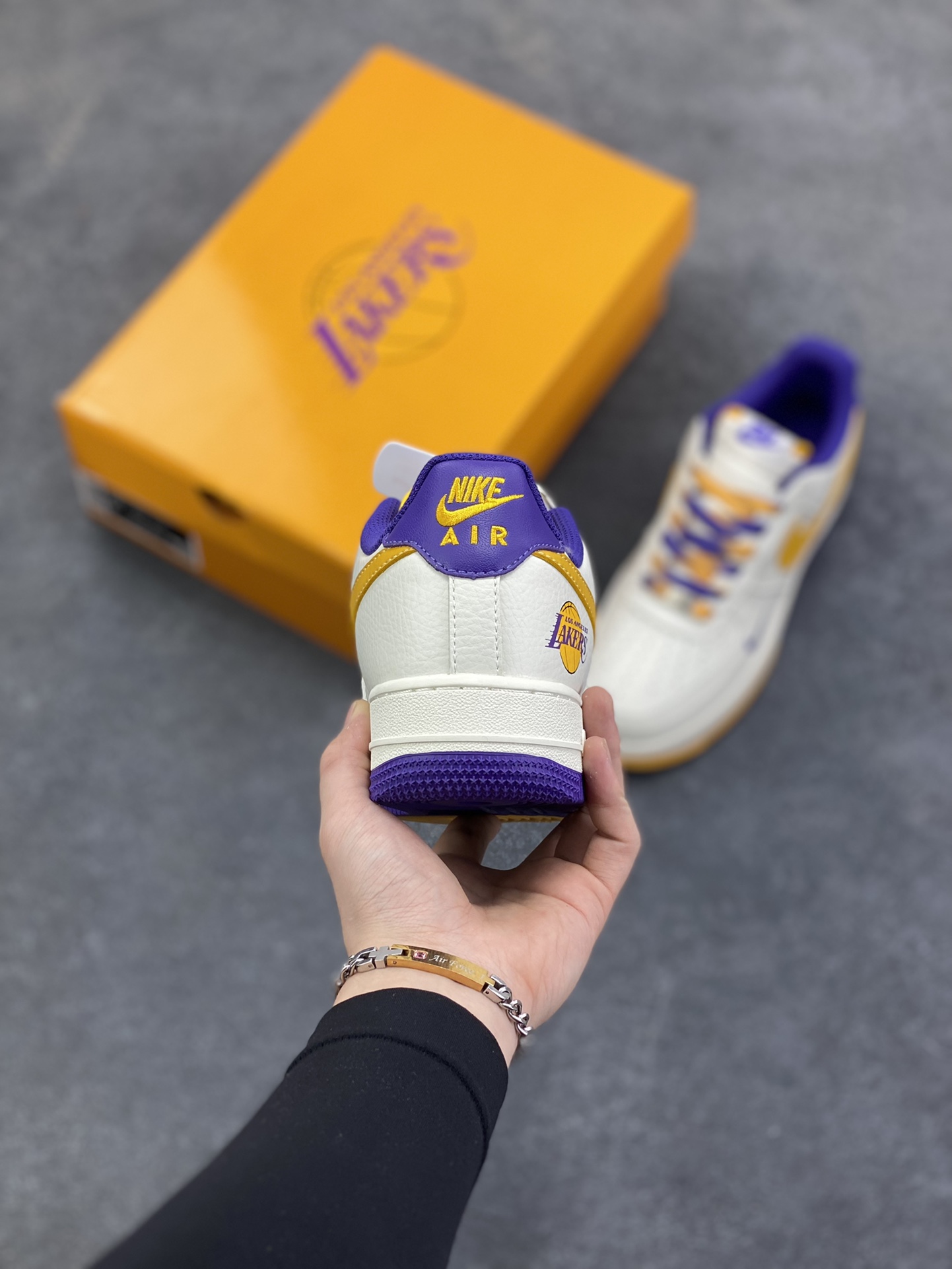 图片[4]-NIke Air Force 1 \’07 Low “NBA联名——紫金湖人”空军一号 低帮 运动鞋 休闲鞋 折边针车 工艺难度大 原楦头原纸板 原装鞋盒 定制五金配件 内置全掌气垫 原厂鞋底 货号：CS5288-006 尺码：36 36.5 37.5 38 38.5 39 40 40.5 41 42 42.5 43 44 44.5 45-选品中心