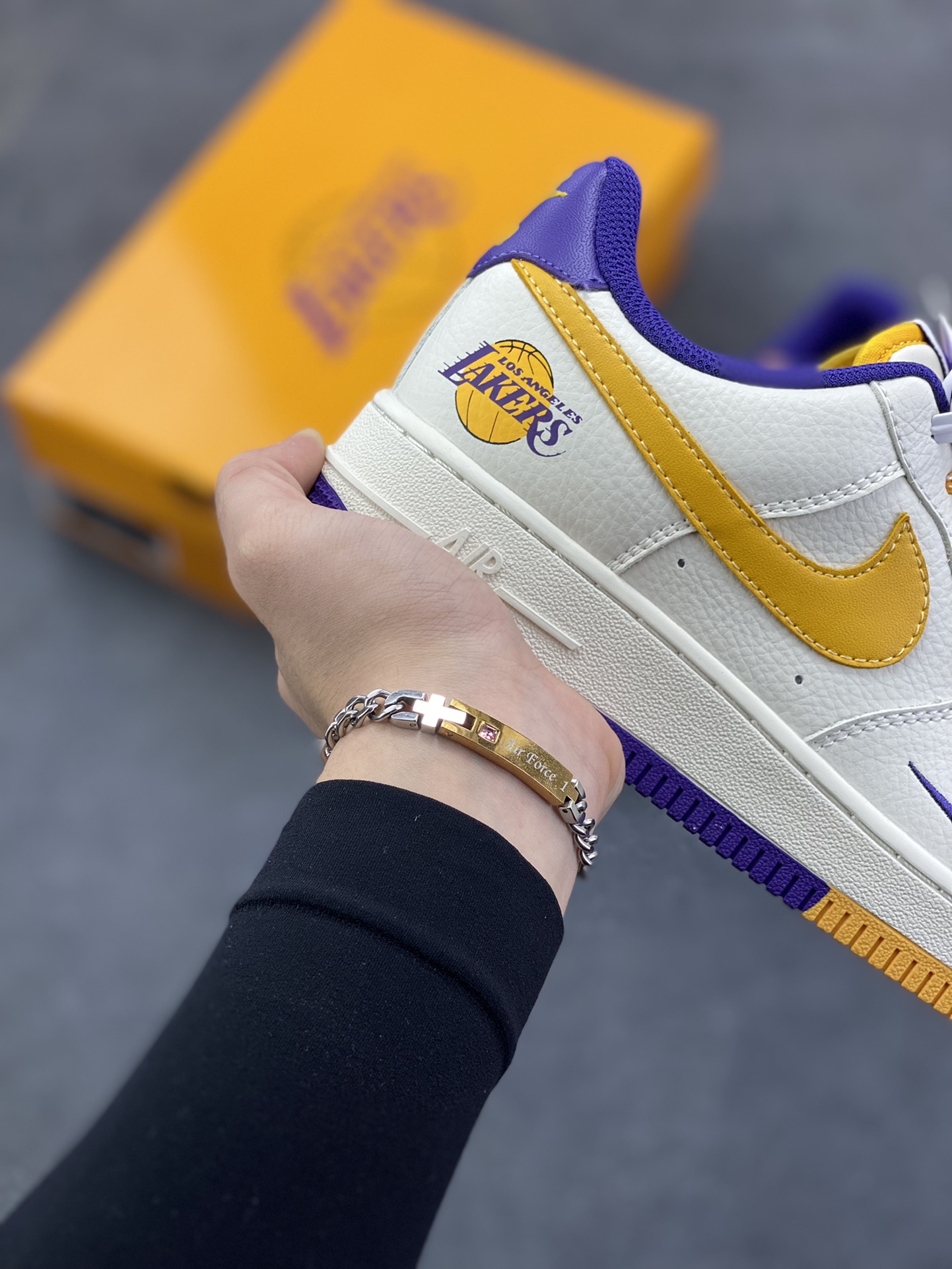 图片[6]-NIke Air Force 1 \’07 Low “NBA联名——紫金湖人”空军一号 低帮 运动鞋 休闲鞋 折边针车 工艺难度大 原楦头原纸板 原装鞋盒 定制五金配件 内置全掌气垫 原厂鞋底 货号：CS5288-006 尺码：36 36.5 37.5 38 38.5 39 40 40.5 41 42 42.5 43 44 44.5 45-选品中心